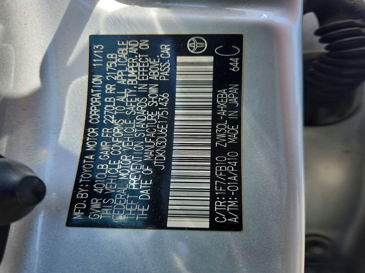 2014 Toyota Prius Two Серебряный vin: JTDKN3DU6E1751436
