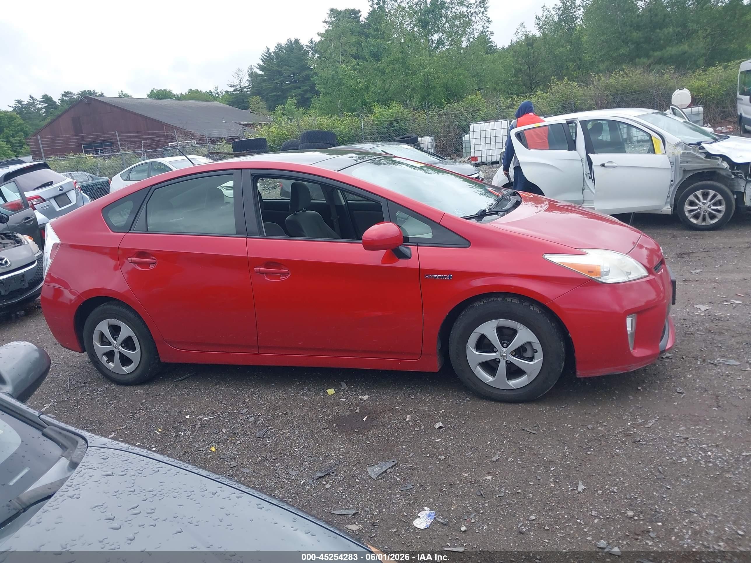 2014 Toyota Prius Three Red vin: JTDKN3DU6E1752070