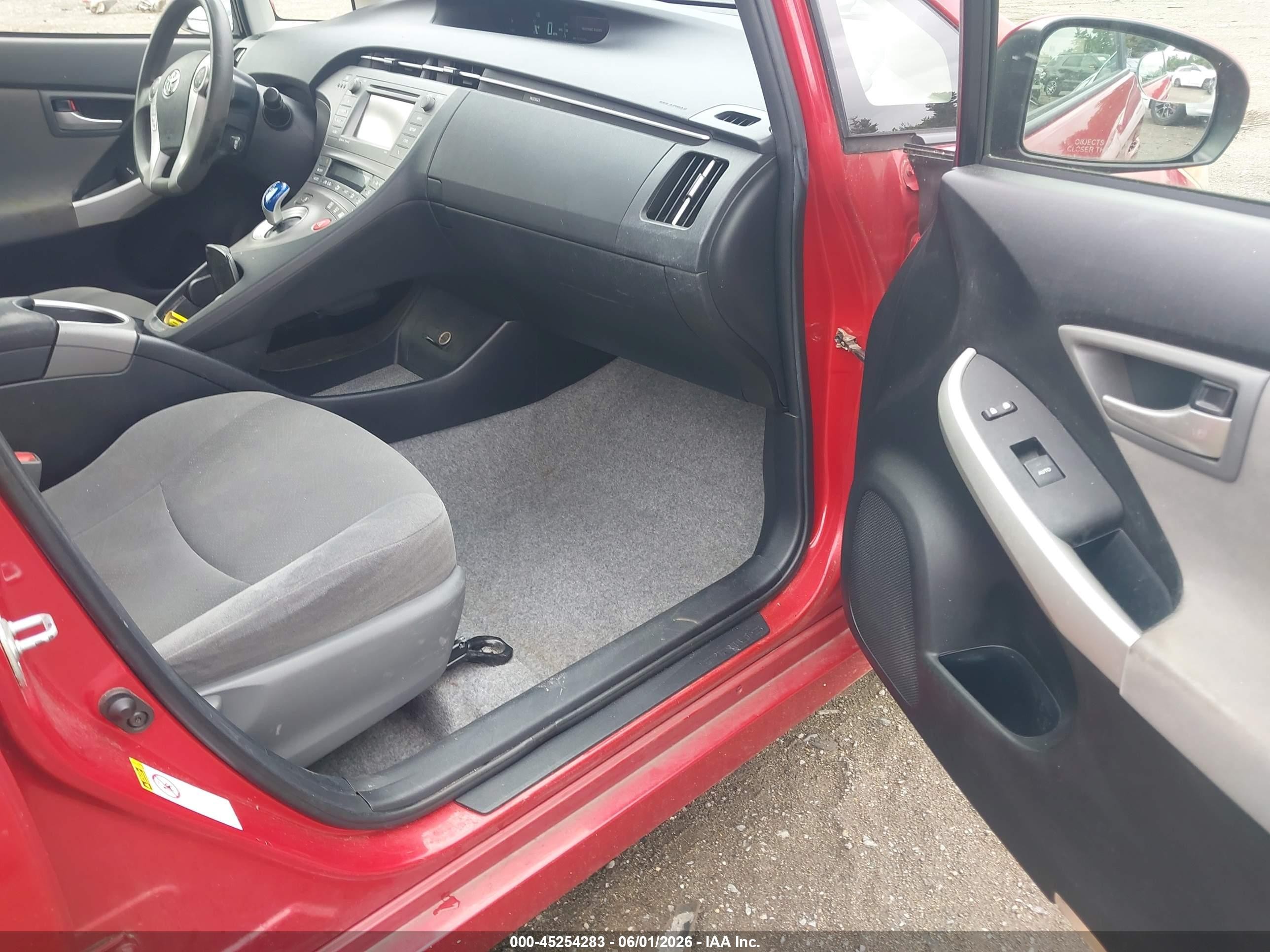 2014 Toyota Prius Three Red vin: JTDKN3DU6E1752070