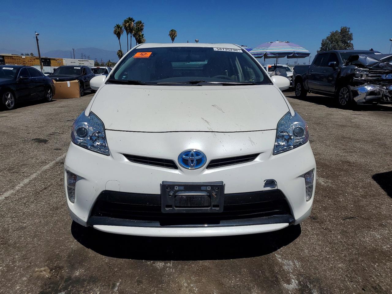 2014 Toyota Prius Three White vin: JTDKN3DU6E1753039