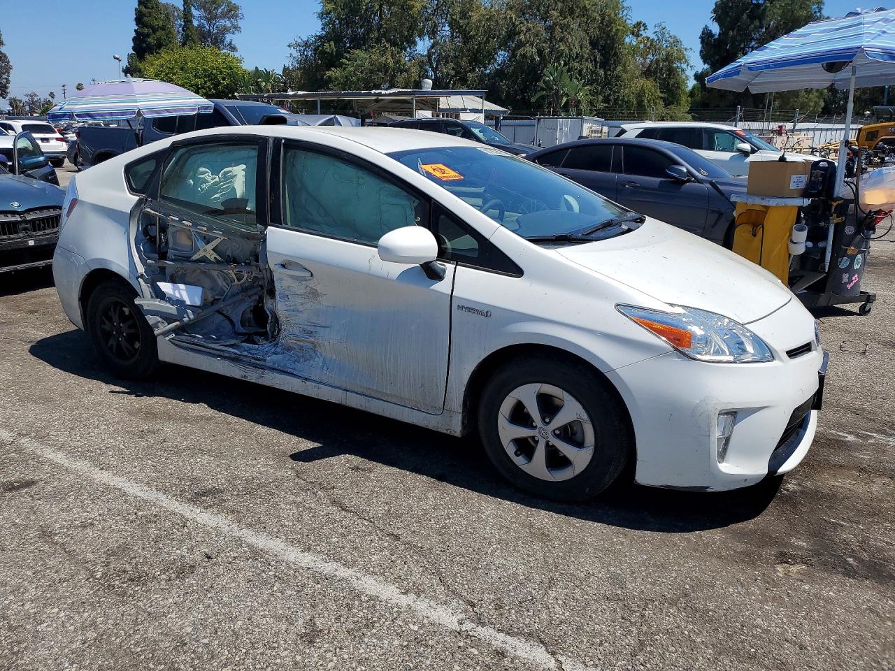 2014 Toyota Prius Three White vin: JTDKN3DU6E1753039