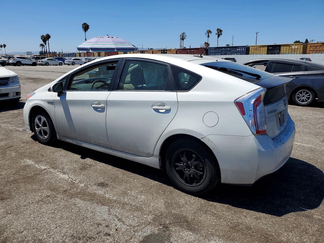 2014 Toyota Prius Three White vin: JTDKN3DU6E1753039