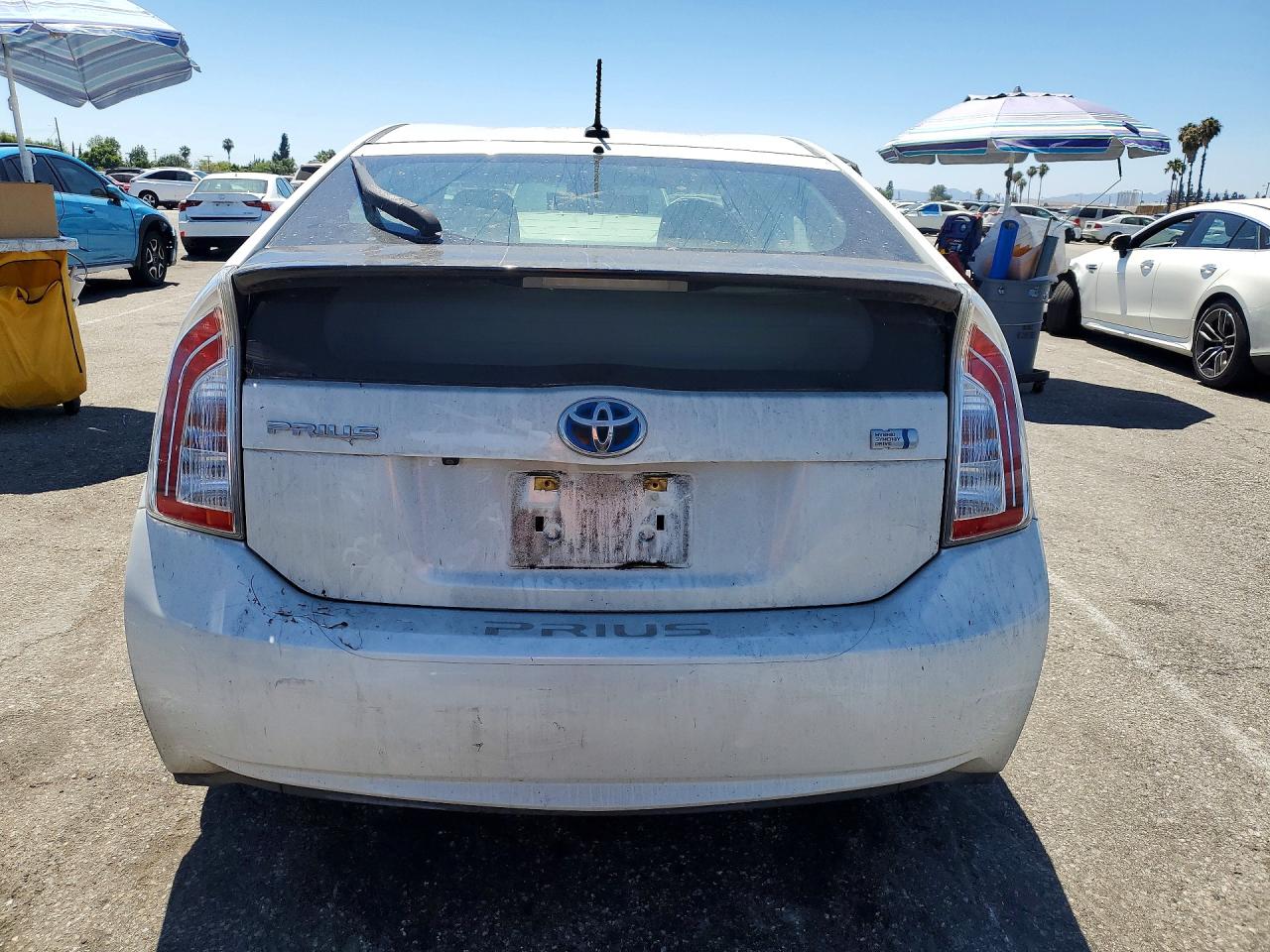 2014 Toyota Prius Three White vin: JTDKN3DU6E1753039