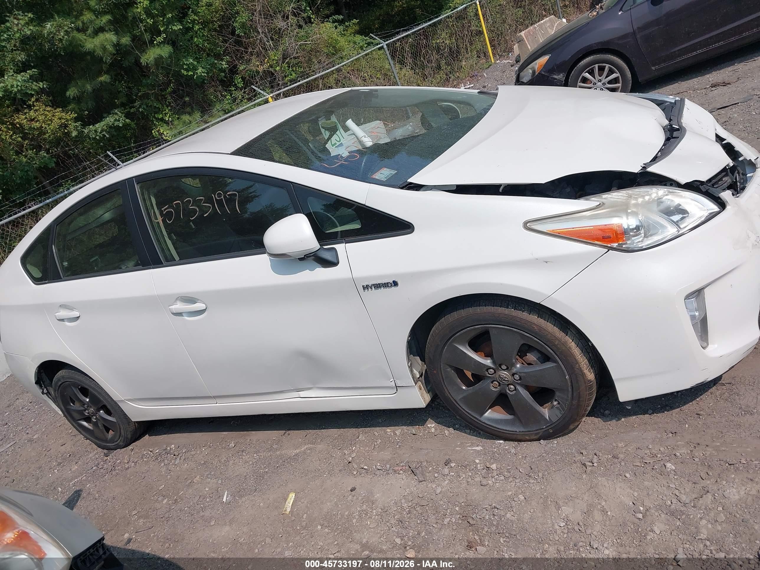 2015 Toyota Prius Persona Series Special Edition Белый vin: JTDKN3DU6F0397389