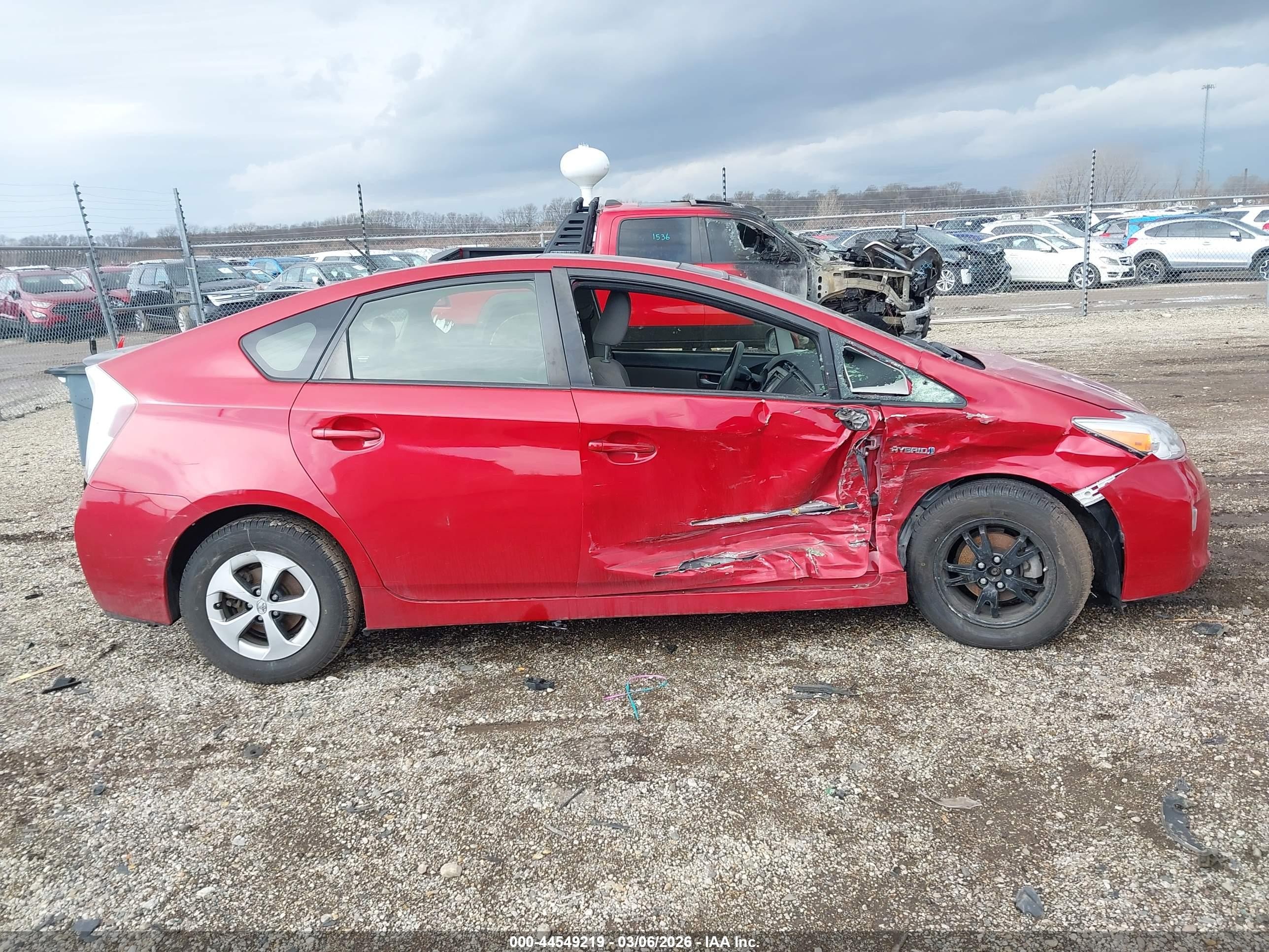 2015 Toyota Prius Three Red vin: JTDKN3DU6F0409234