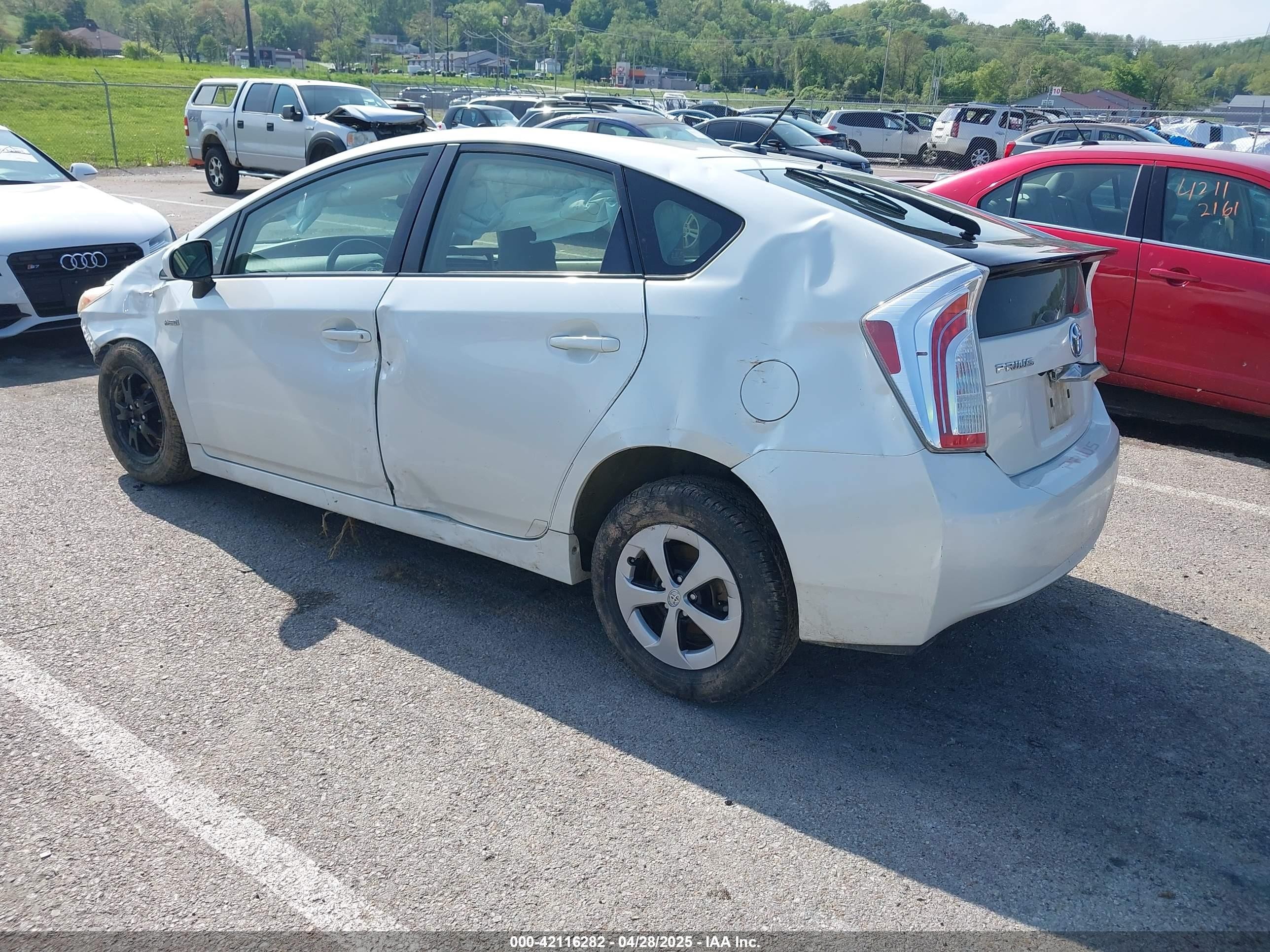 2015 Toyota Prius Four White vin: JTDKN3DU6F0413011