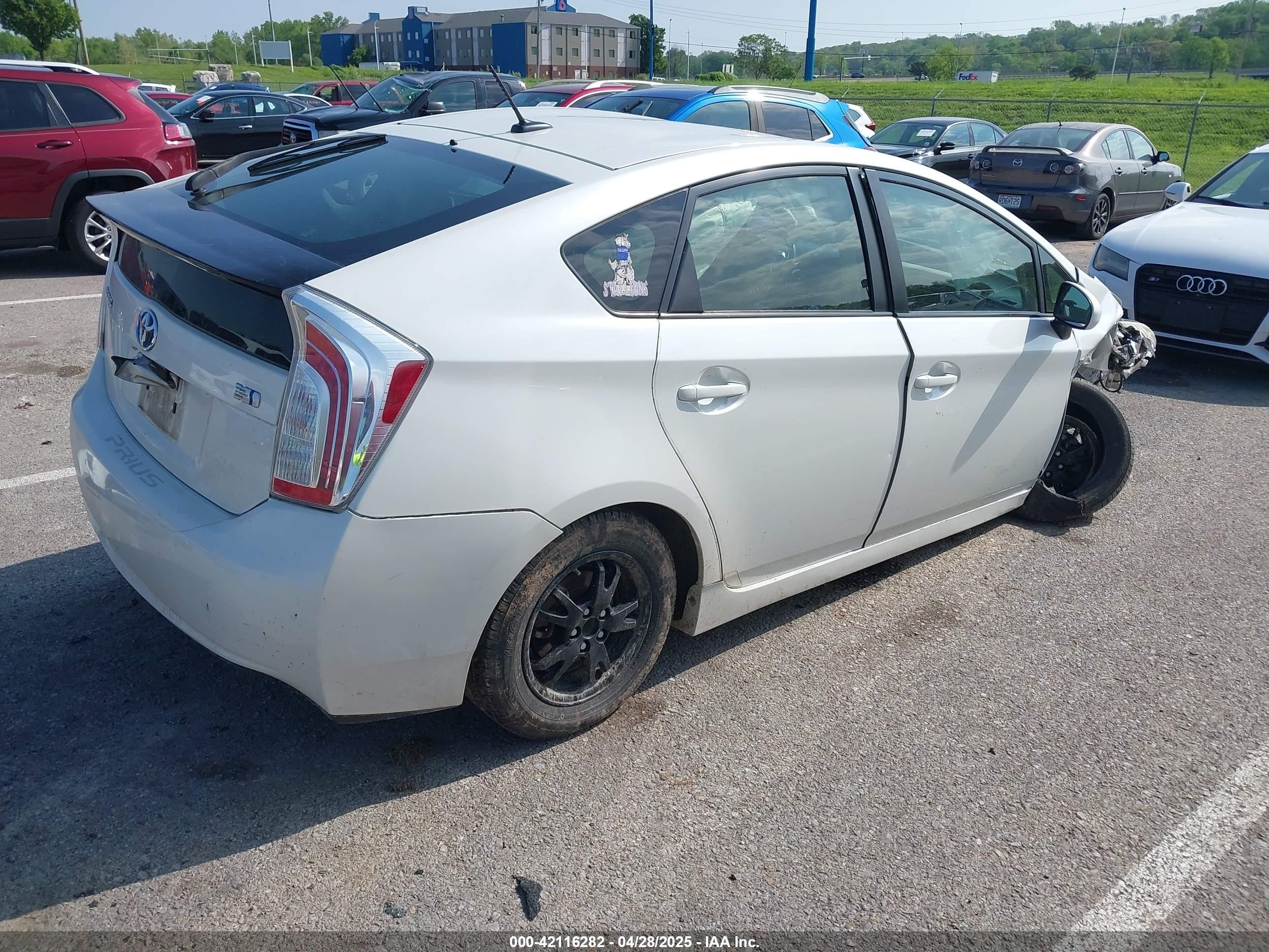 2015 Toyota Prius Four White vin: JTDKN3DU6F0413011
