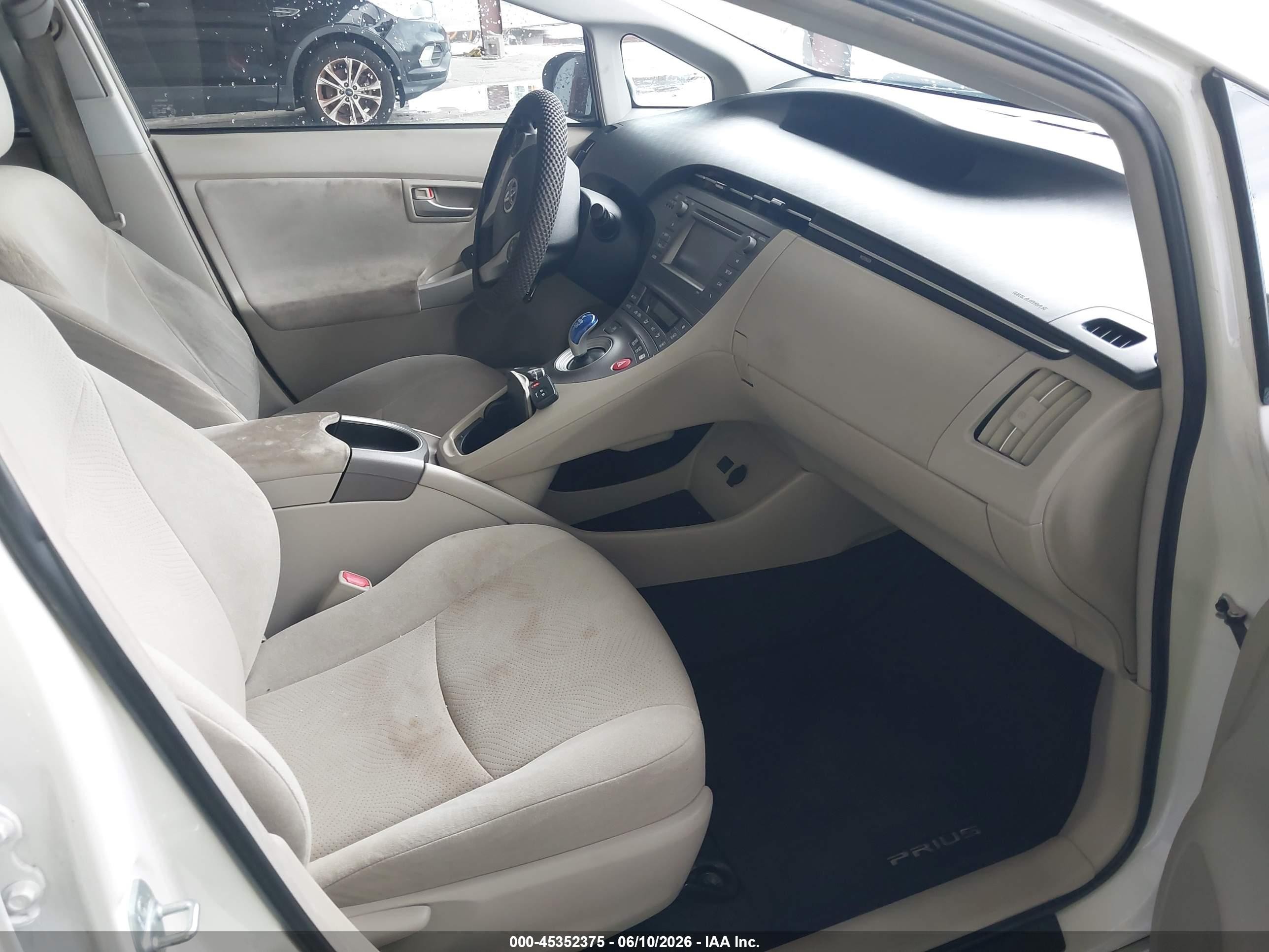 2015 Toyota Prius Two White vin: JTDKN3DU6F0414742