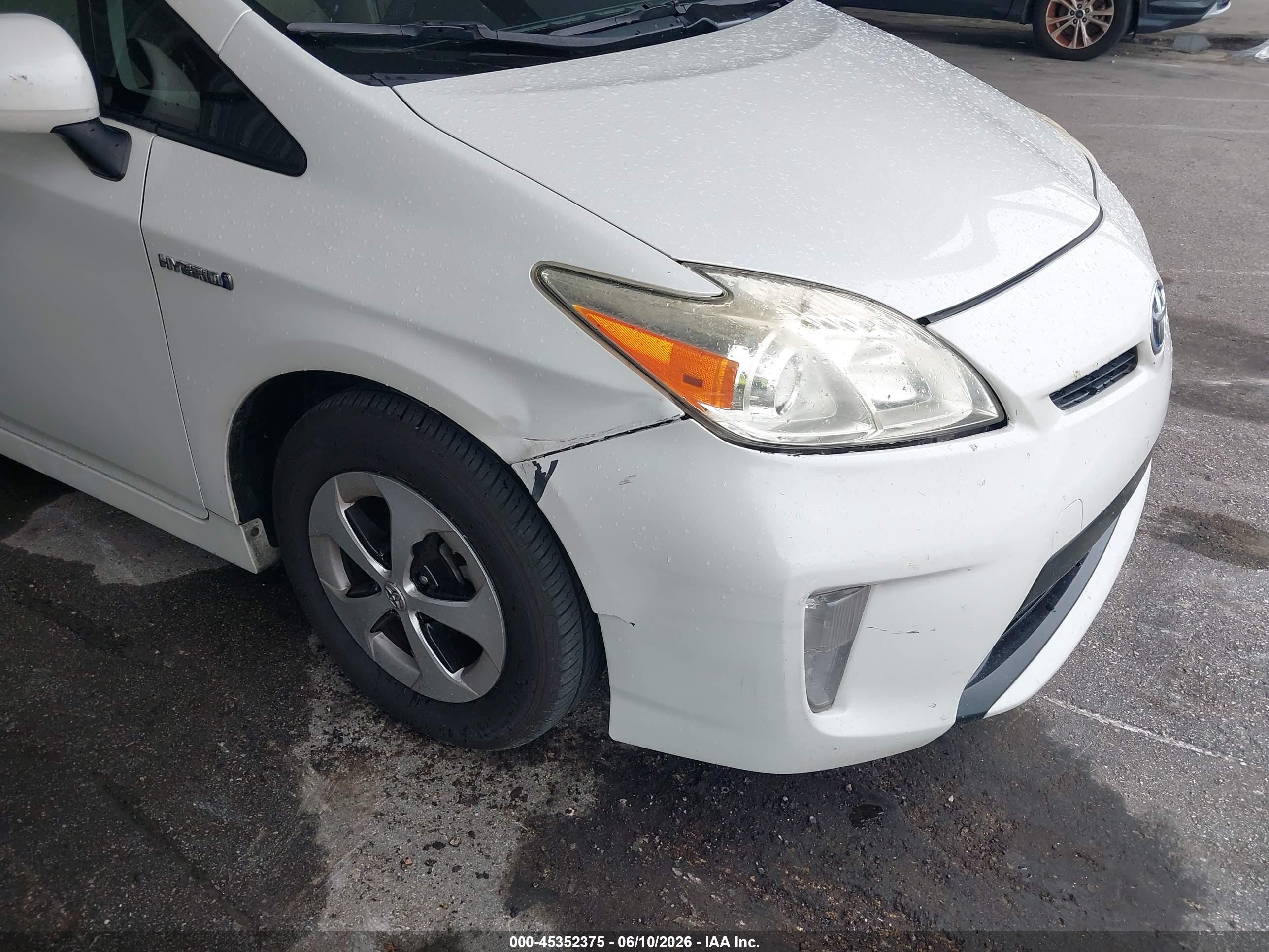 2015 Toyota Prius Two White vin: JTDKN3DU6F0414742