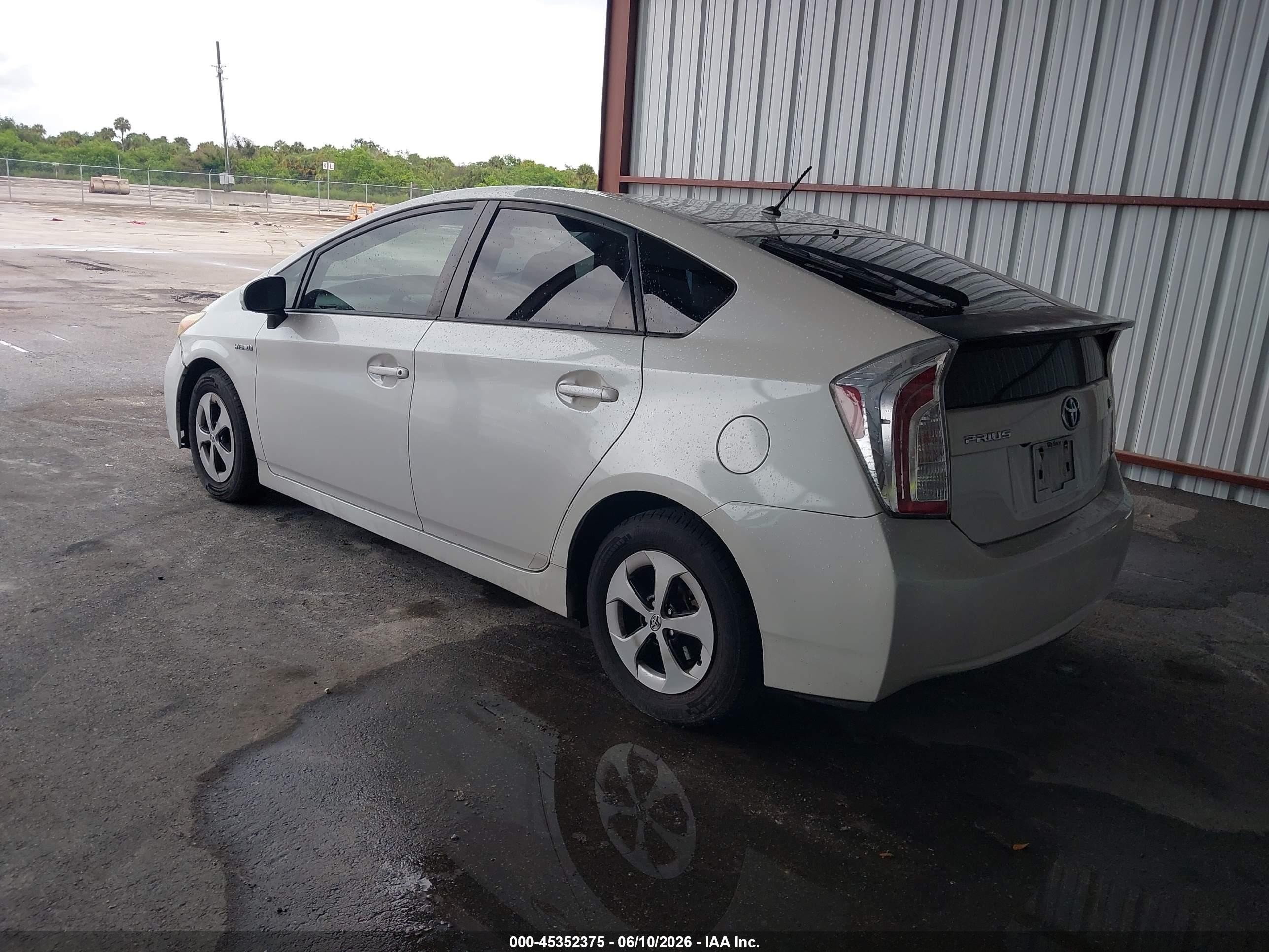 2015 Toyota Prius Two White vin: JTDKN3DU6F0414742