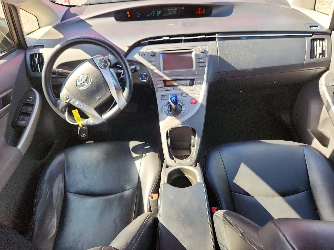 2015 Toyota Prius Persona Series Red vin: JTDKN3DU6F0415132