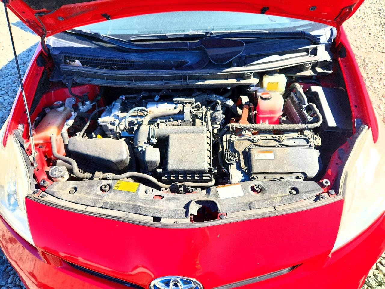 2015 Toyota Prius Persona Series Red vin: JTDKN3DU6F0415132