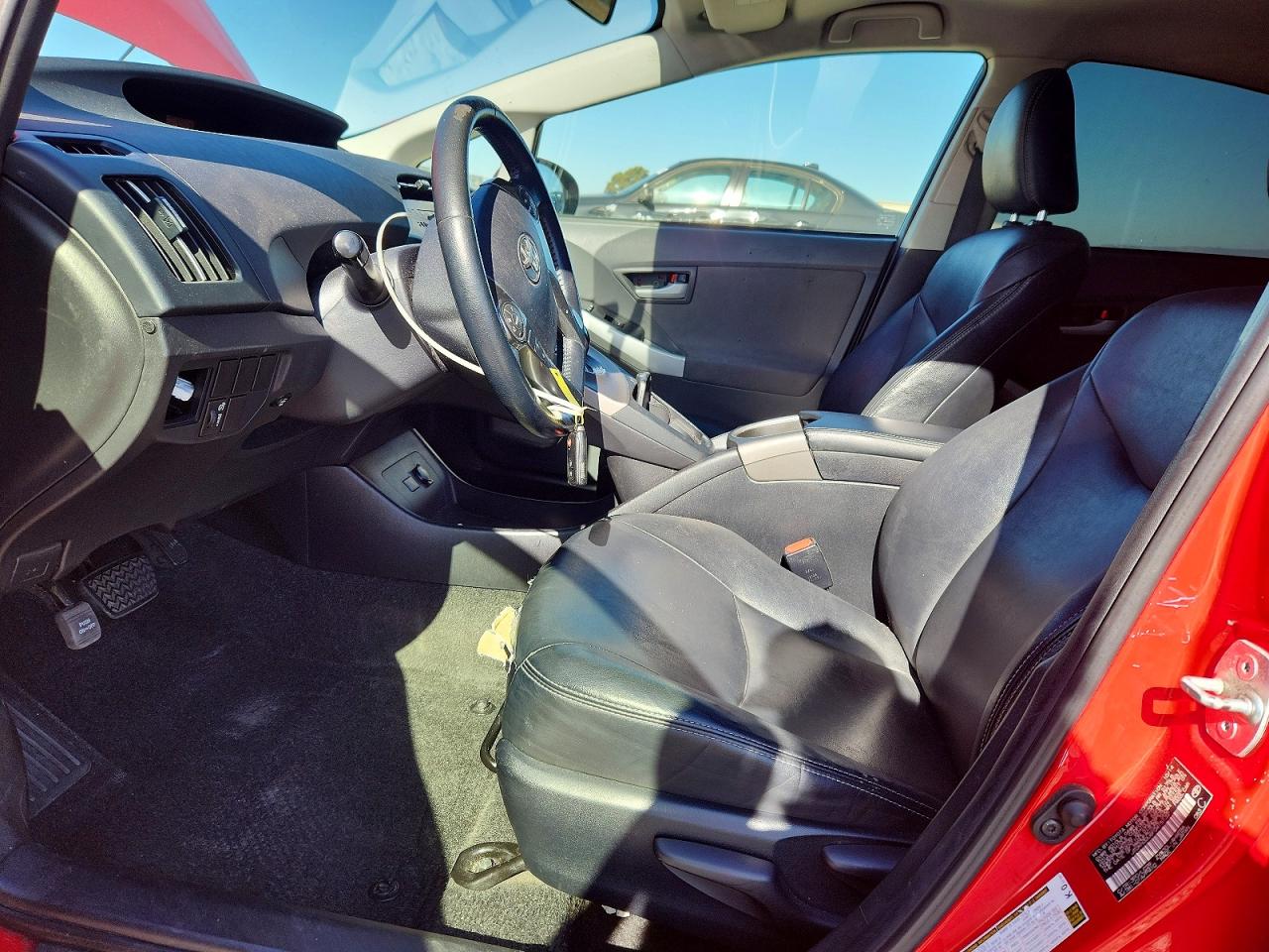 2015 Toyota Prius Persona Series Red vin: JTDKN3DU6F0415132