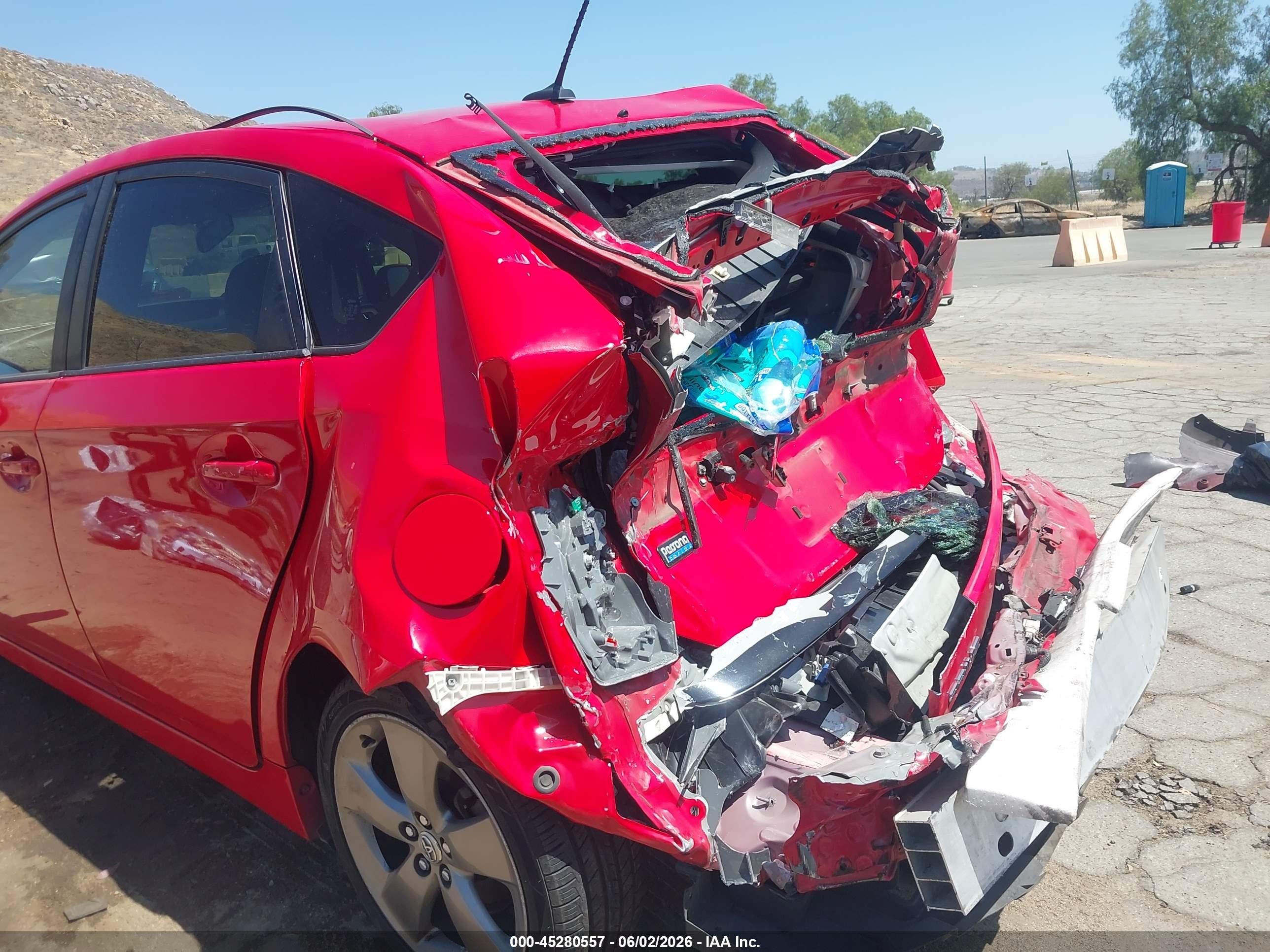 2015 Toyota Prius Persona Series Special Edition Red vin: JTDKN3DU6F0420640