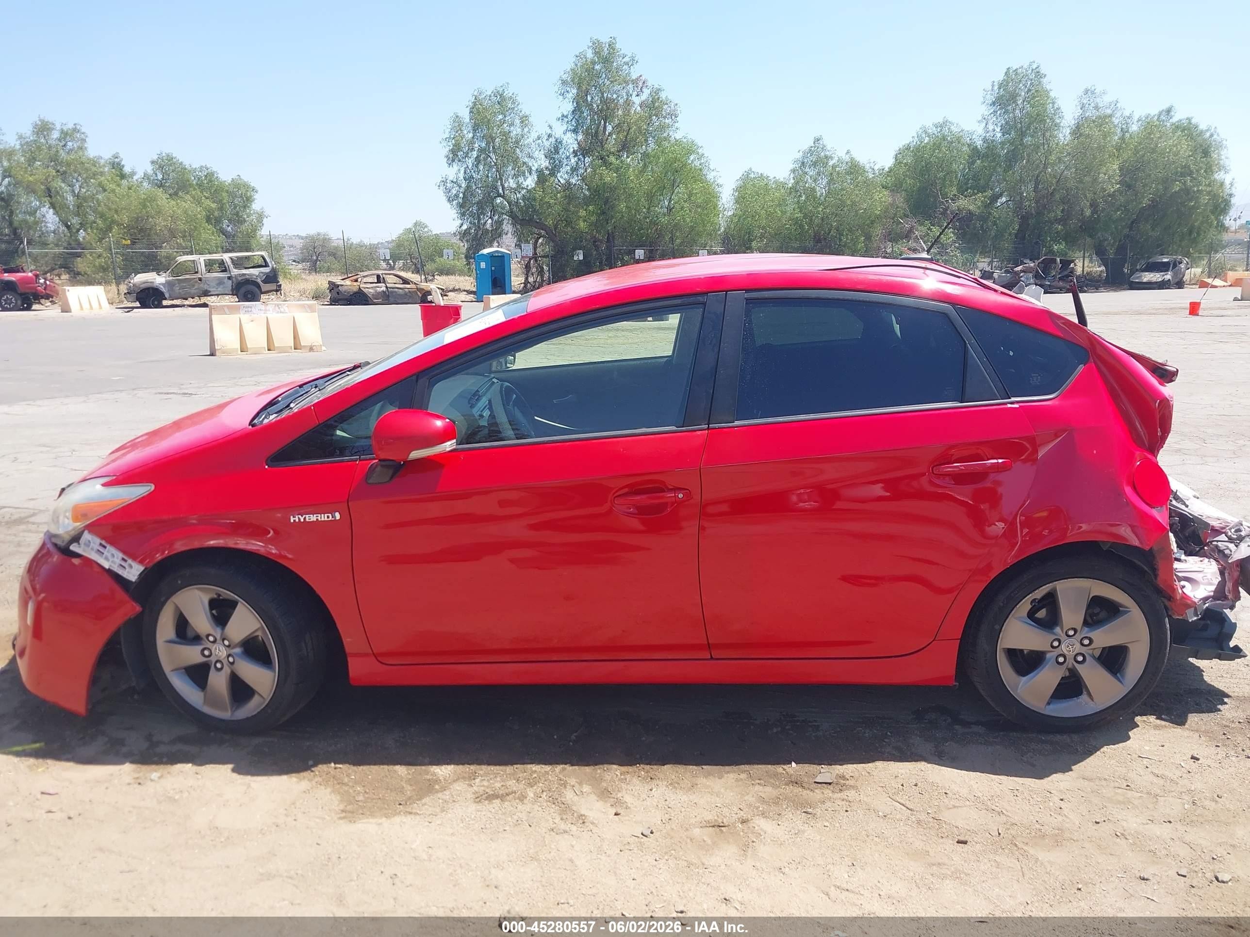 2015 Toyota Prius Persona Series Special Edition Red vin: JTDKN3DU6F0420640