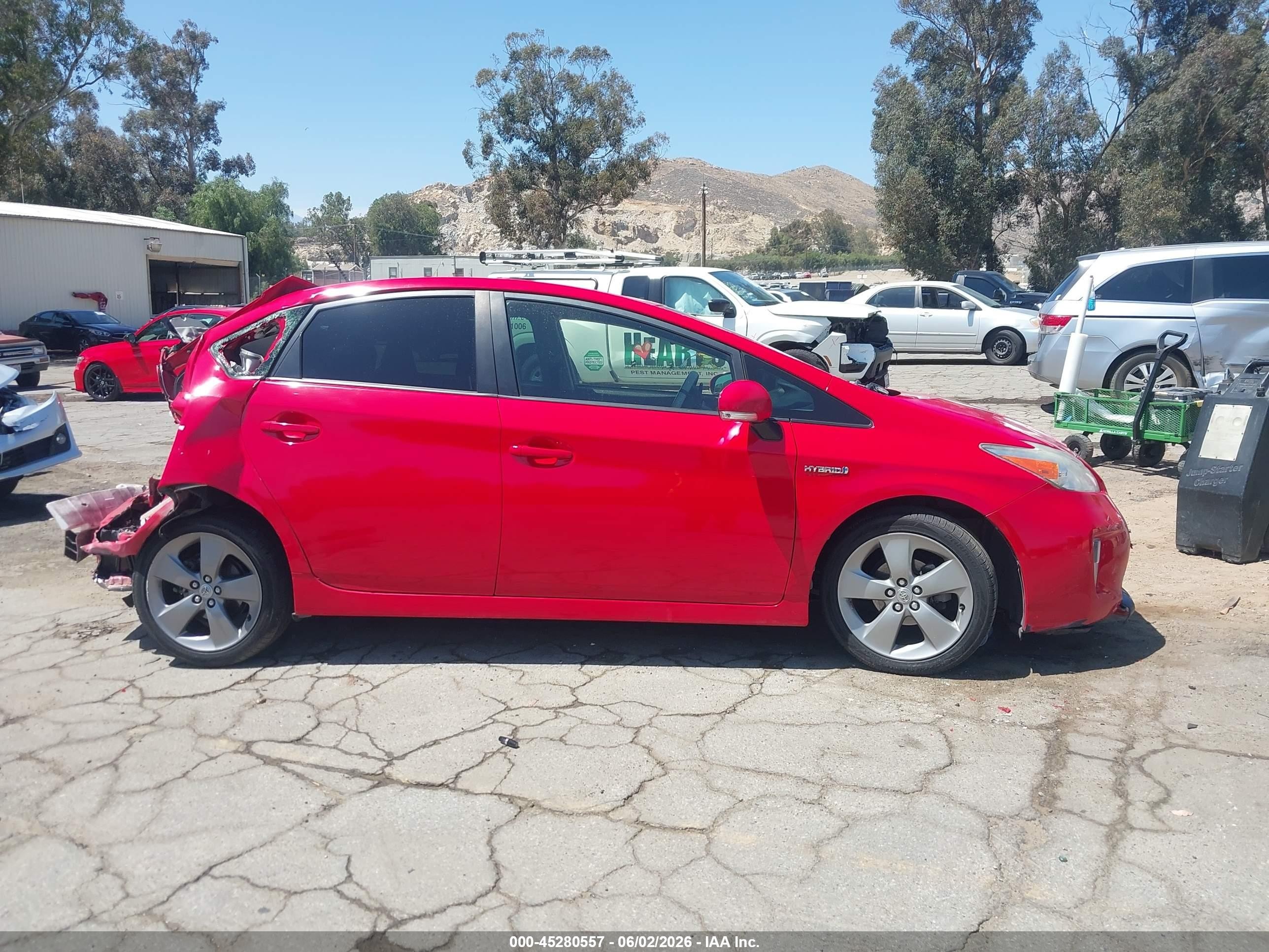 2015 Toyota Prius Persona Series Special Edition Red vin: JTDKN3DU6F0420640