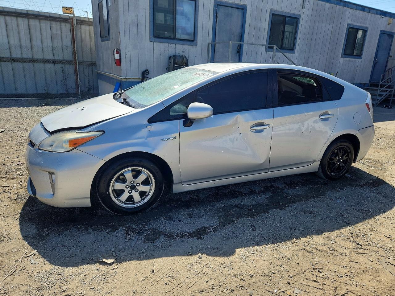 2015 Toyota Prius Two Silver vin: JTDKN3DU6F0438586