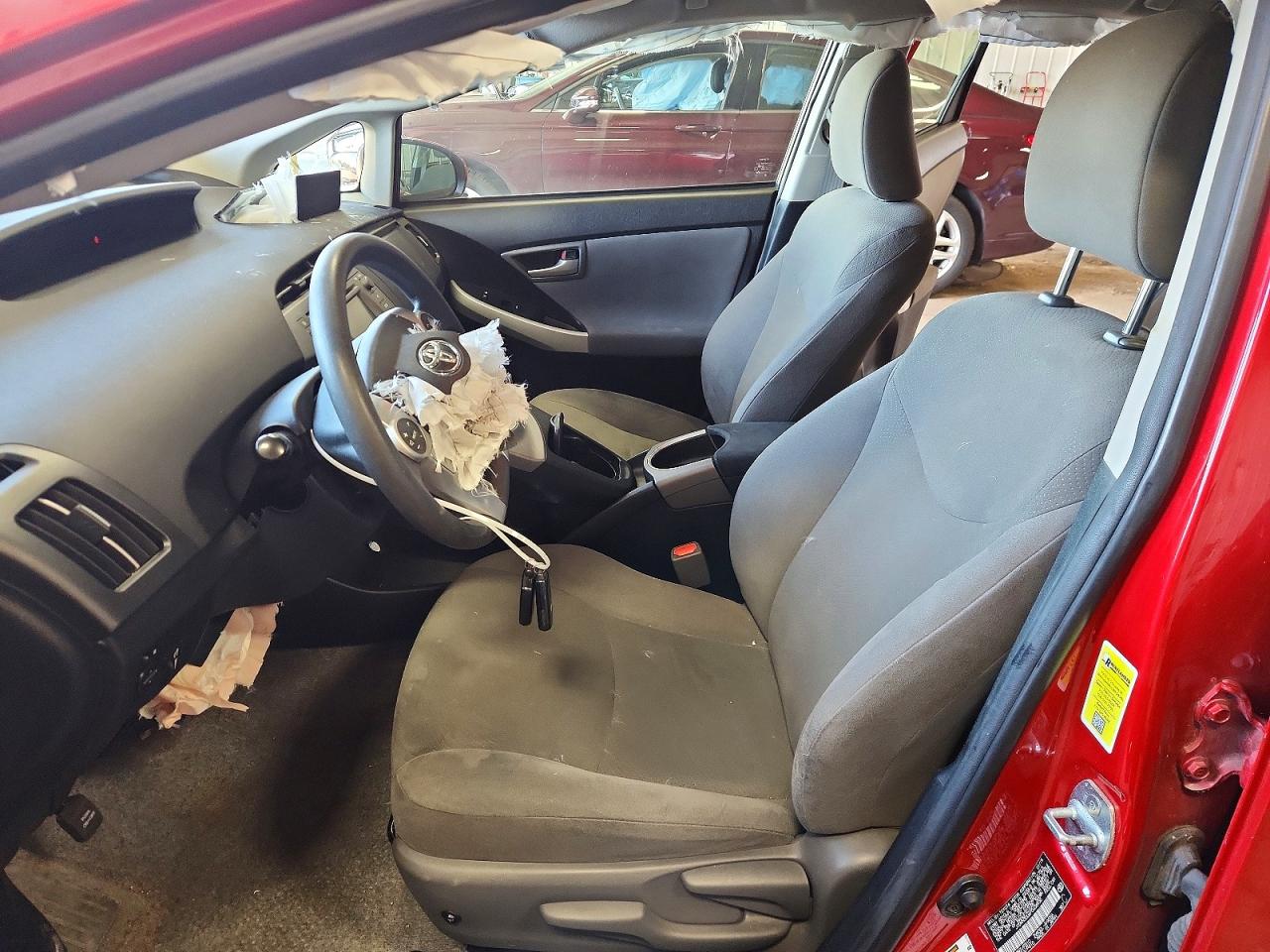 2015 Toyota Prius Two Красный vin: JTDKN3DU6F0438930