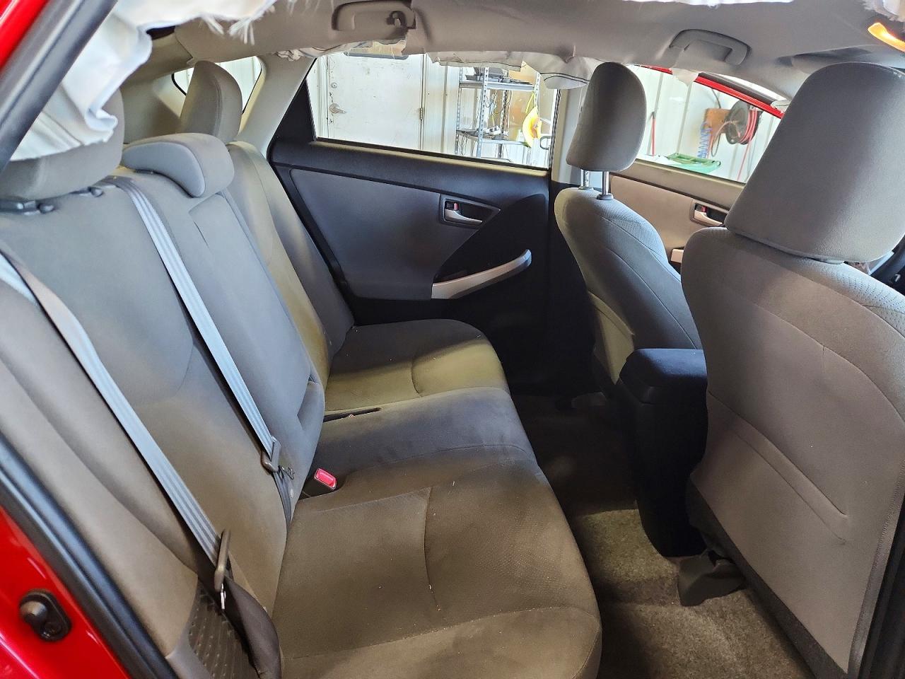 2015 Toyota Prius Two Красный vin: JTDKN3DU6F0438930