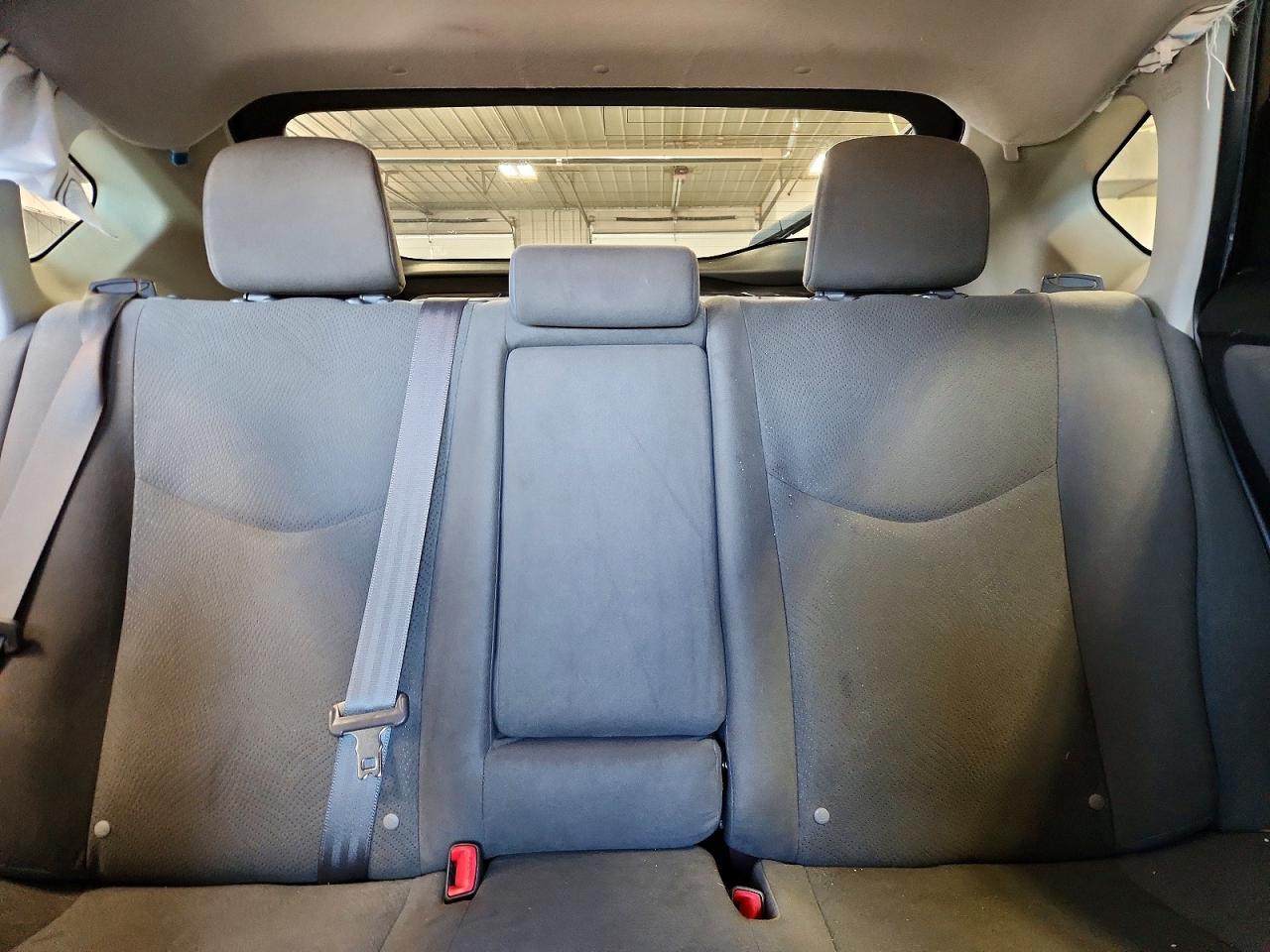 2015 Toyota Prius Two Красный vin: JTDKN3DU6F0438930