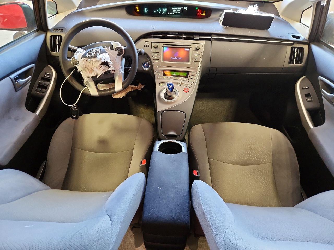 2015 Toyota Prius Two Красный vin: JTDKN3DU6F0438930