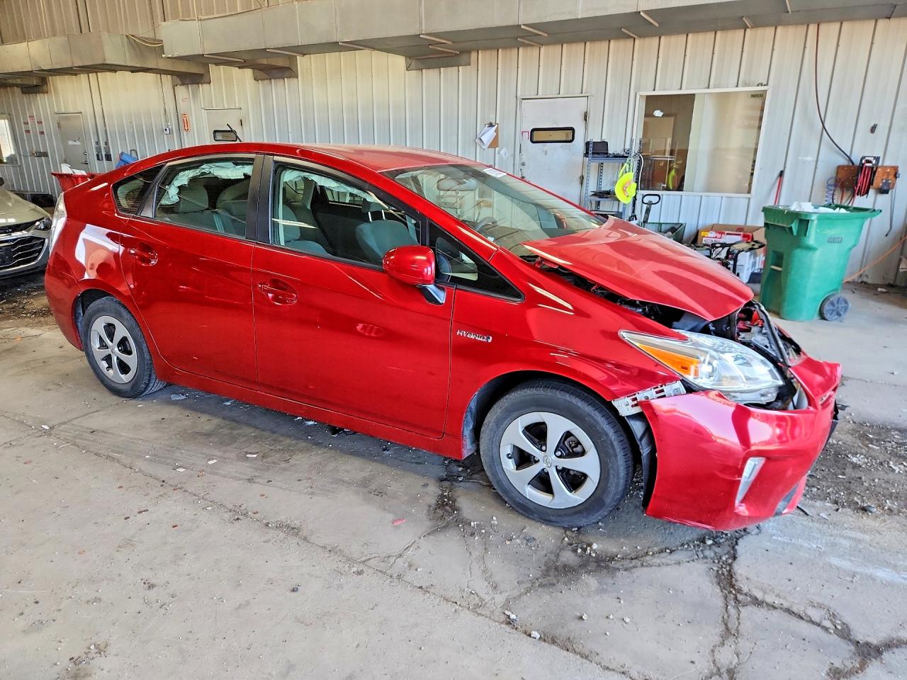 2015 Toyota Prius Two Красный vin: JTDKN3DU6F0438930