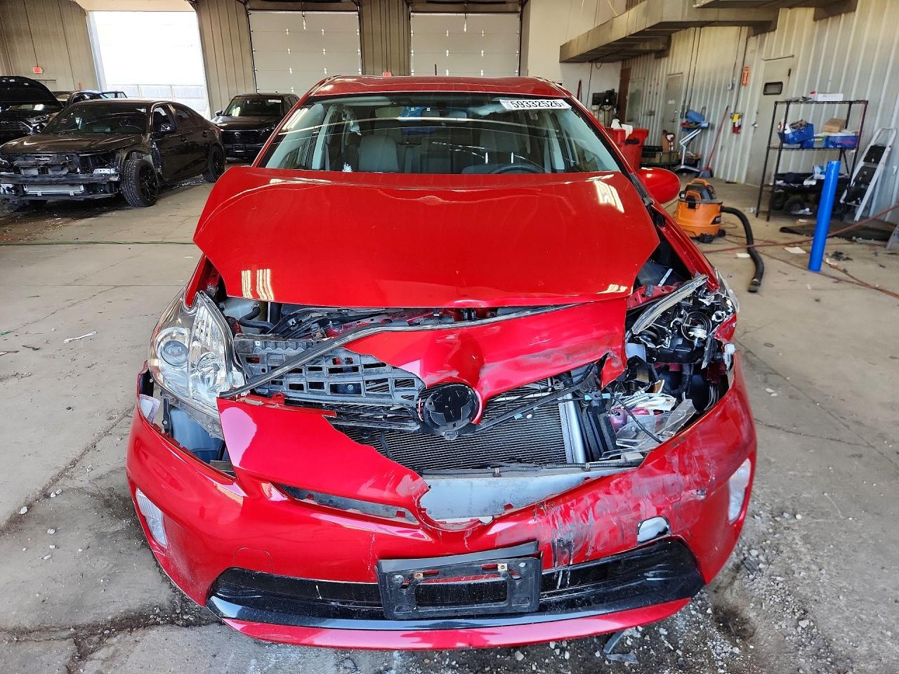 2015 Toyota Prius Two Красный vin: JTDKN3DU6F0438930