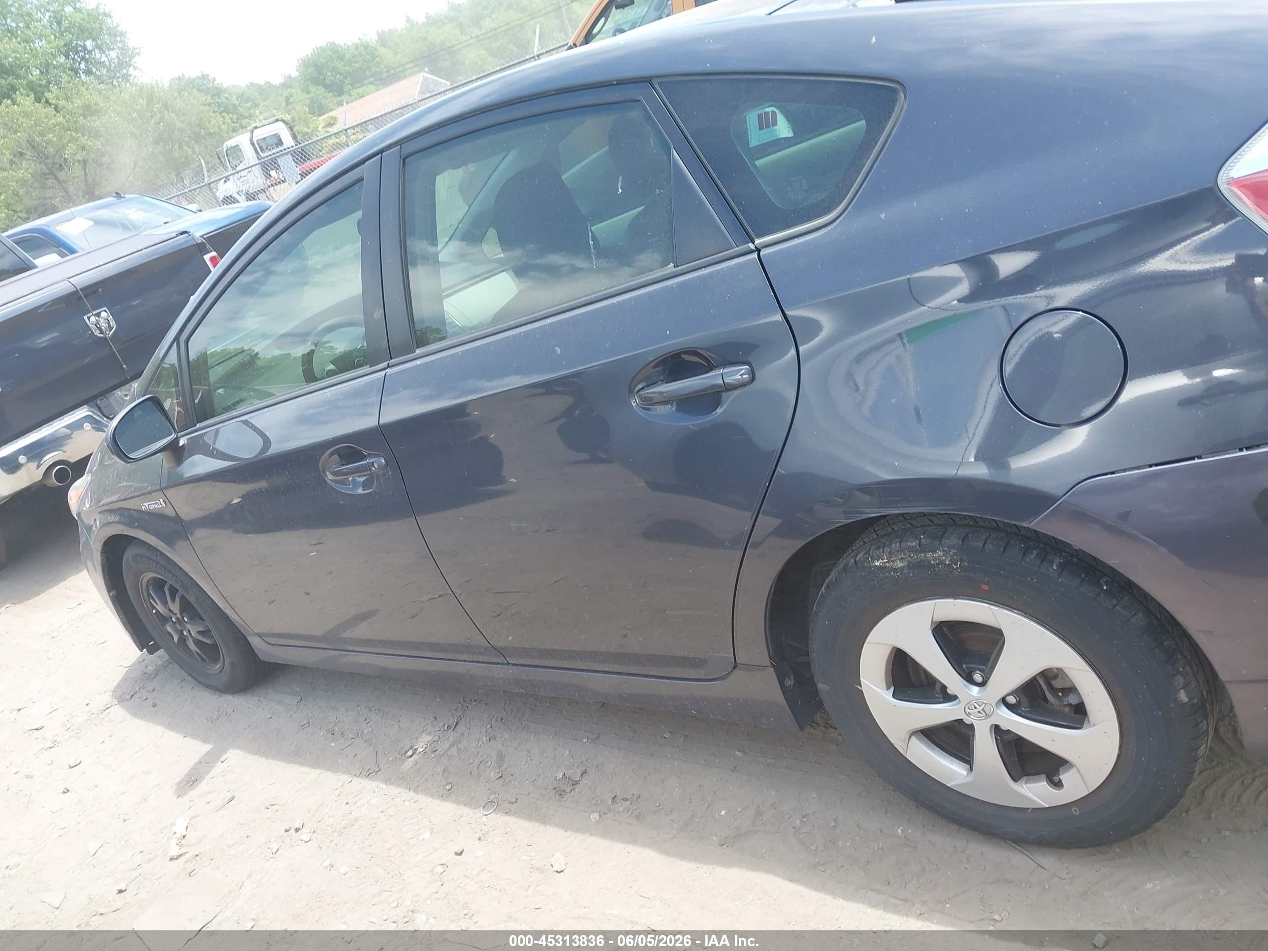 2015 Toyota Prius Two Gray vin: JTDKN3DU6F0439818