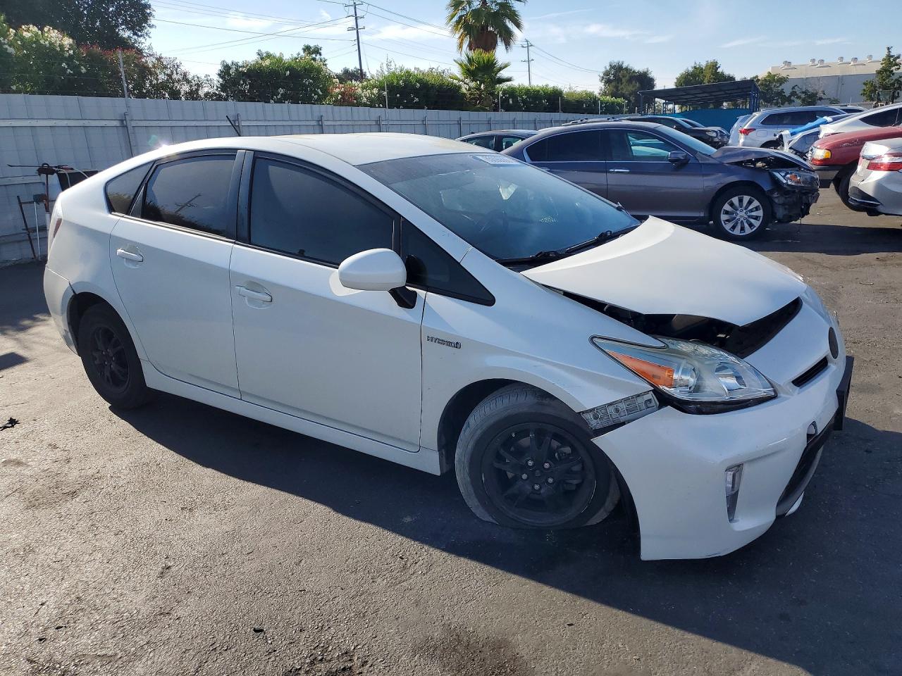 2015 Toyota Prius Two White vin: JTDKN3DU6F0456487