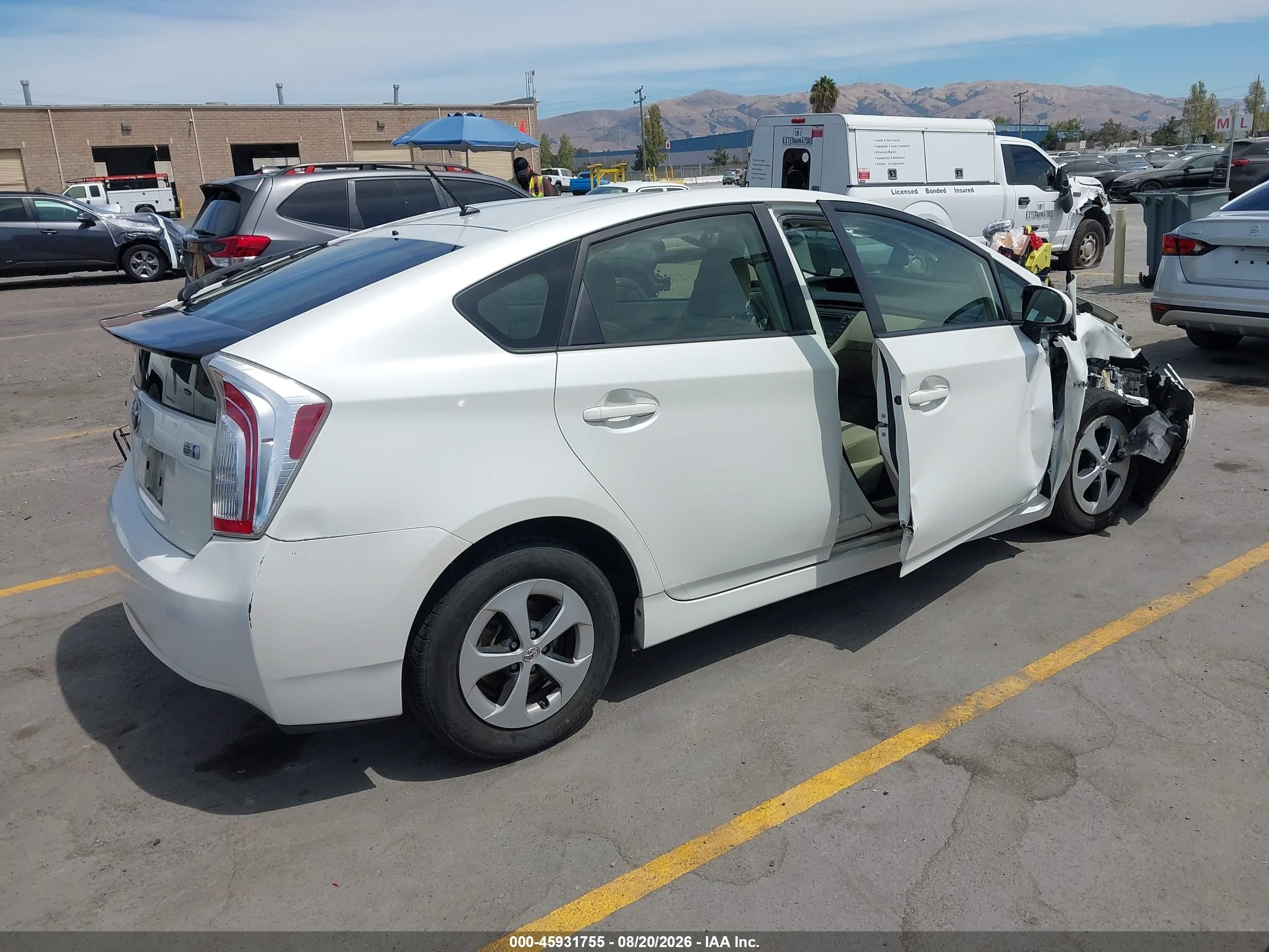 2015 Toyota Prius Two White vin: JTDKN3DU6F0461656