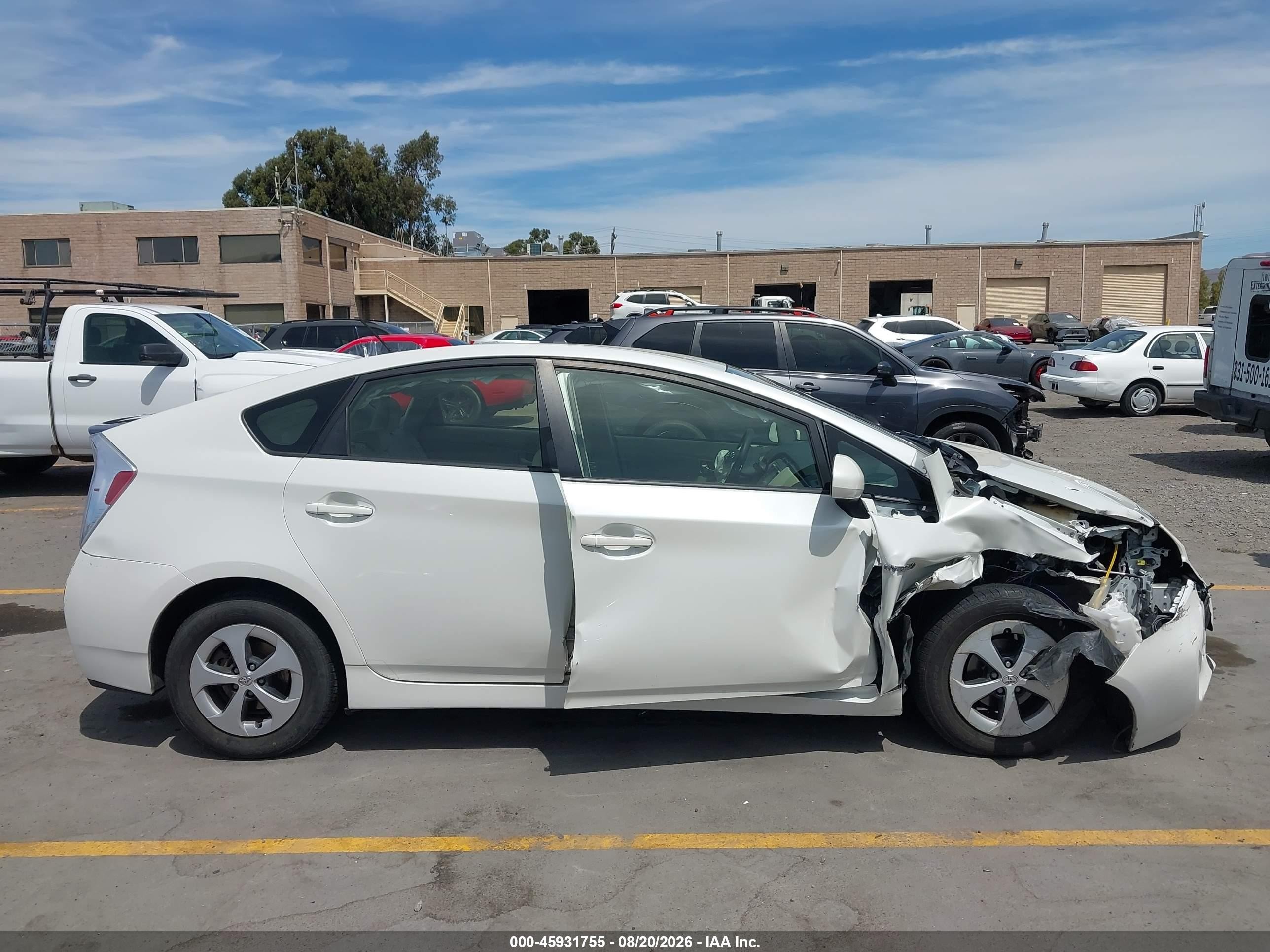 2015 Toyota Prius Two White vin: JTDKN3DU6F0461656