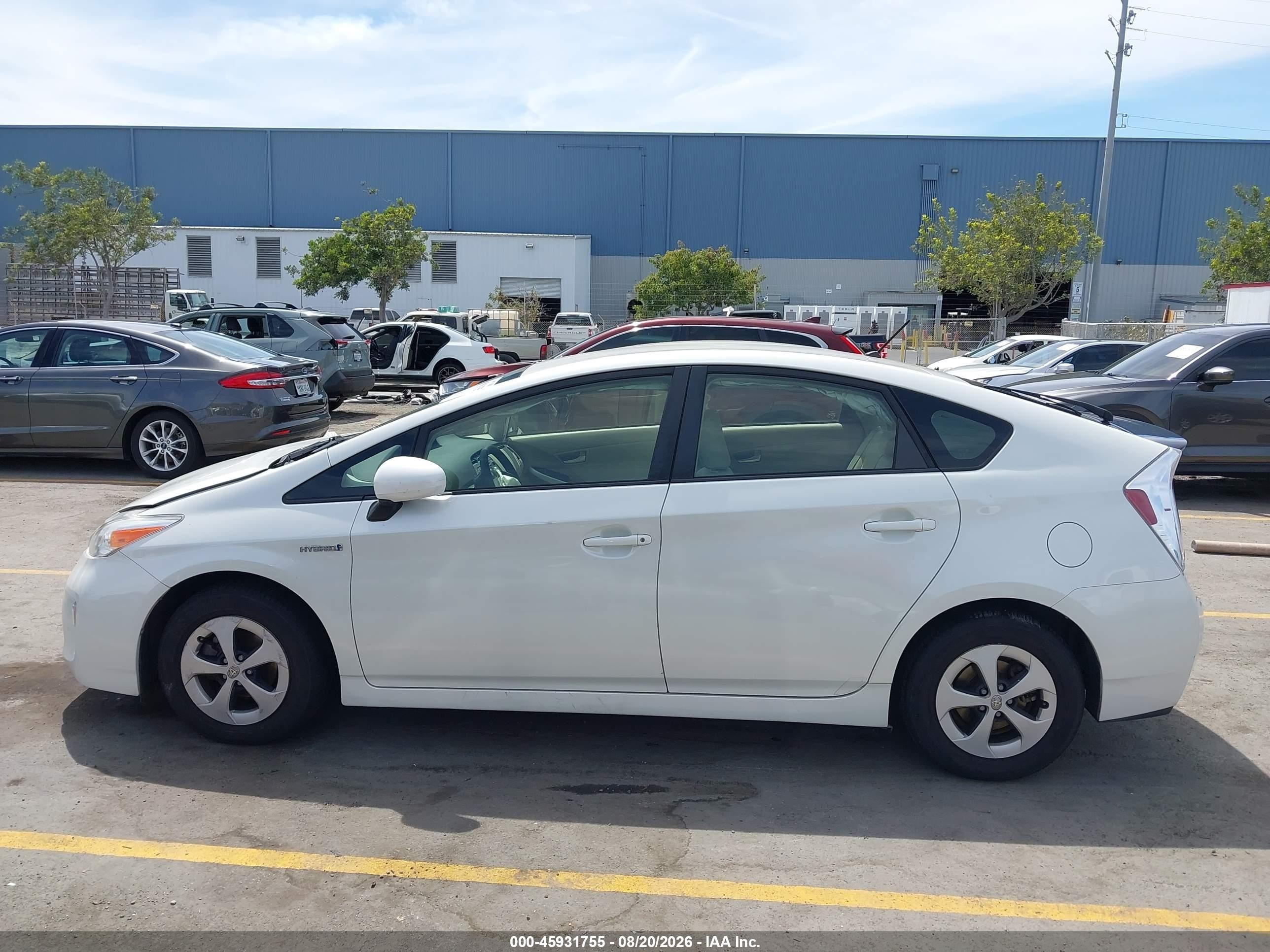 2015 Toyota Prius Two White vin: JTDKN3DU6F0461656