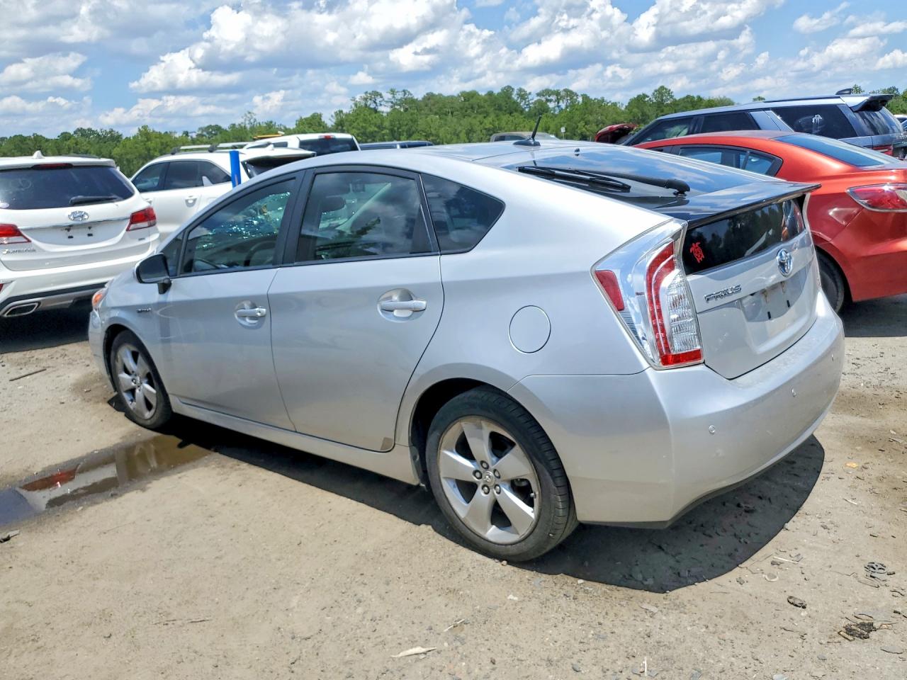 2015 Toyota Prius Five Silver vin: JTDKN3DU6F1863283