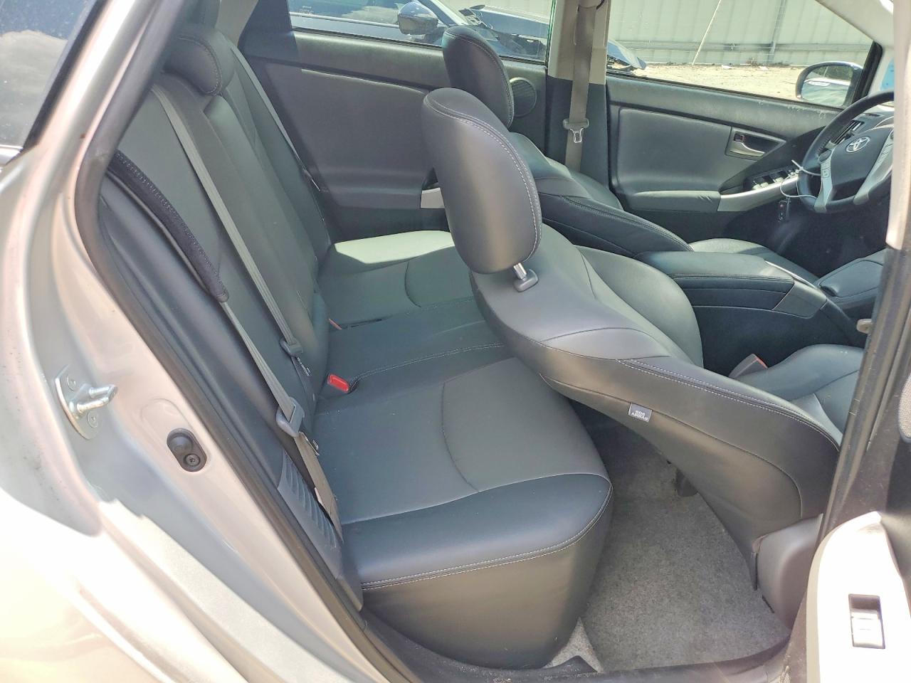 2015 Toyota Prius Five Silver vin: JTDKN3DU6F1863283