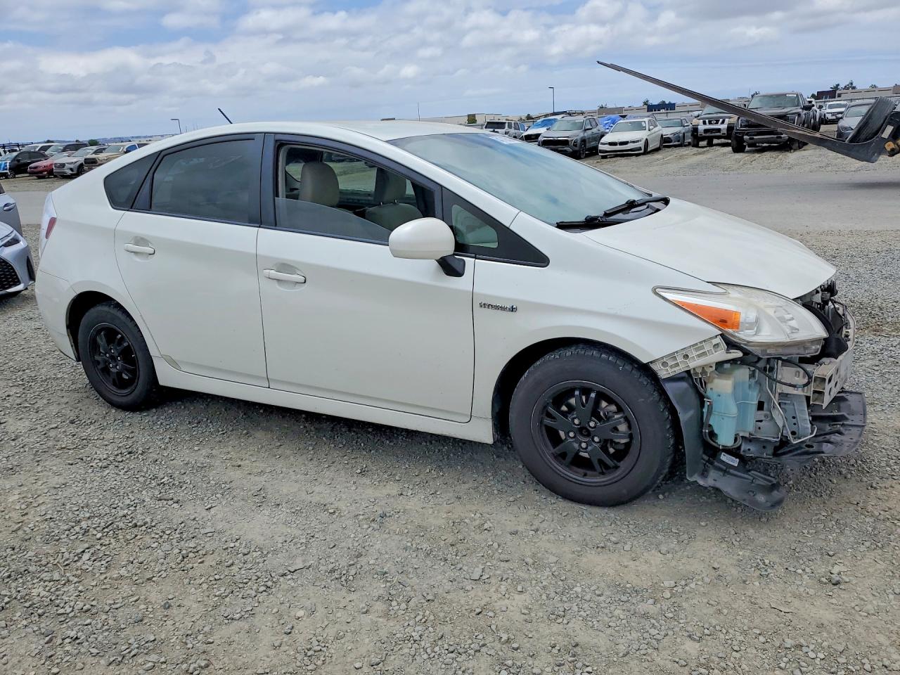 2015 Toyota Prius Three White vin: JTDKN3DU6F1874137