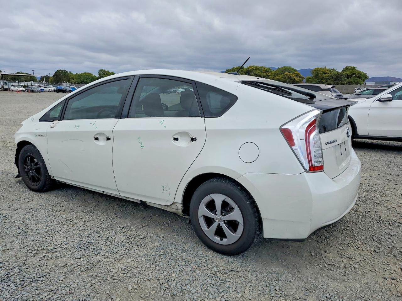 2015 Toyota Prius Three White vin: JTDKN3DU6F1874137