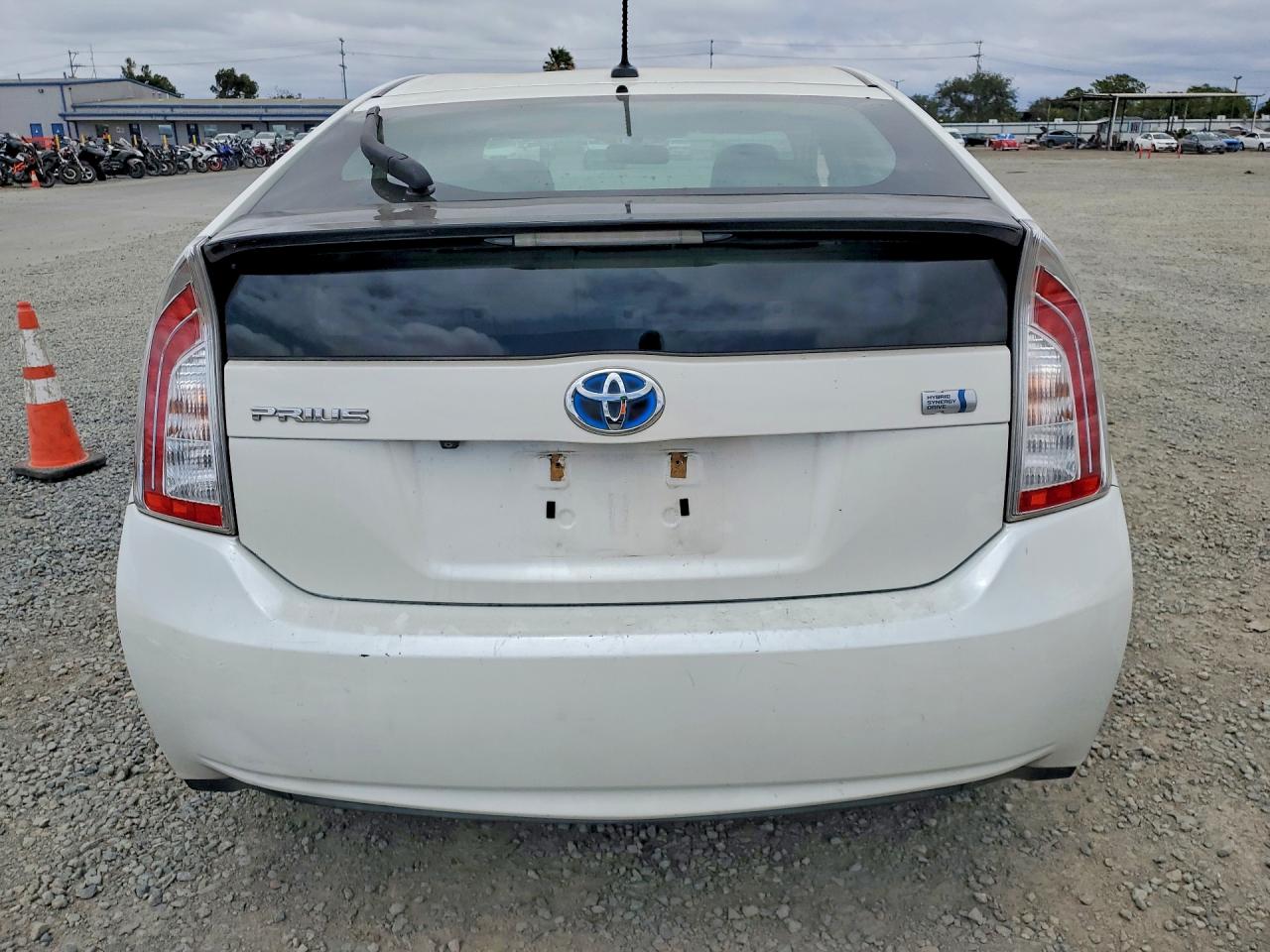2015 Toyota Prius Three White vin: JTDKN3DU6F1874137