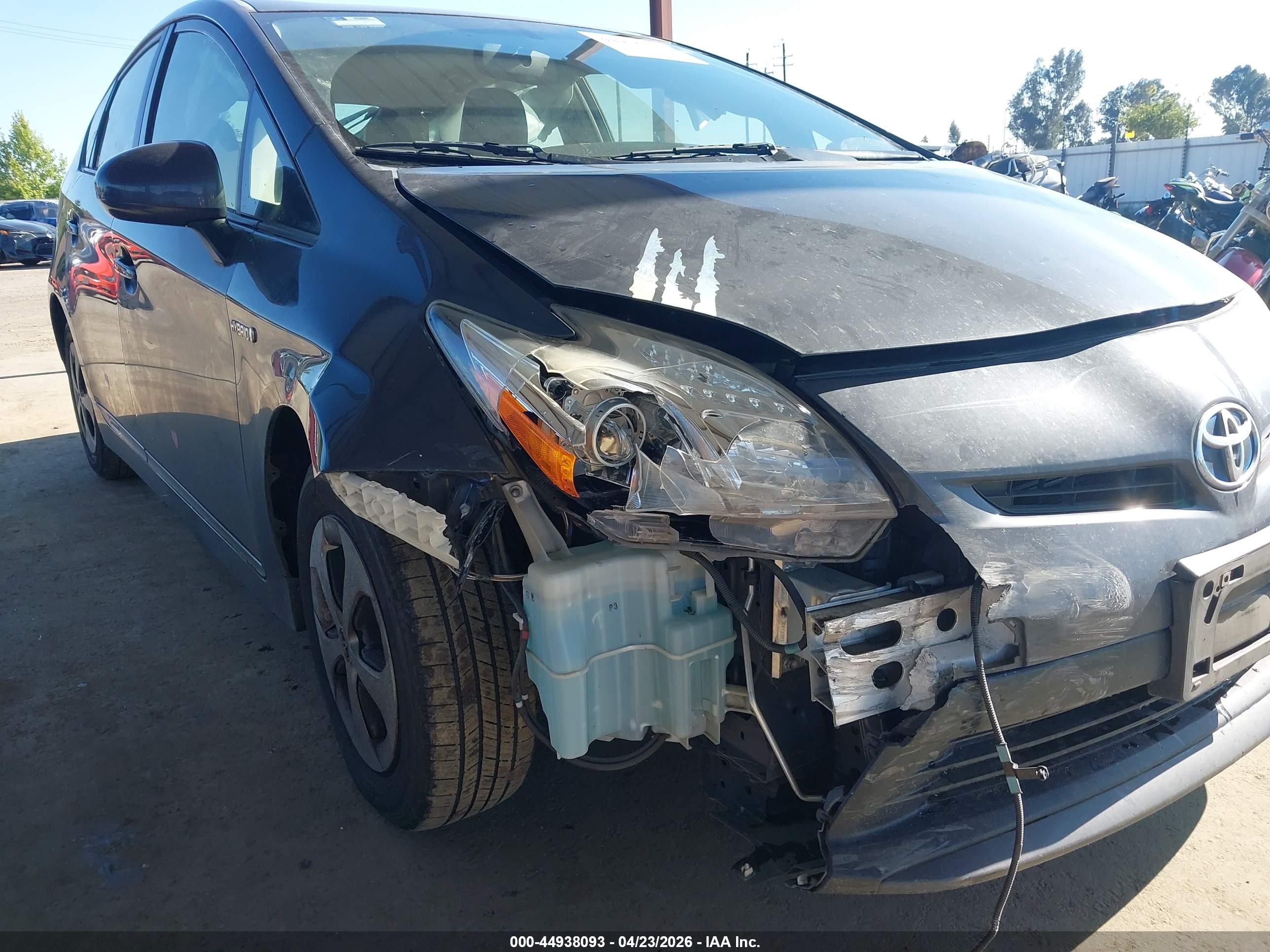 2015 Toyota Prius Four Gray vin: JTDKN3DU6F1910604