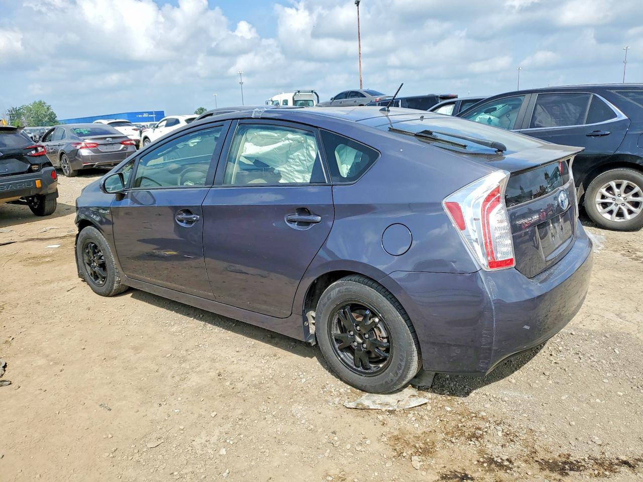 2015 Toyota Prius Two Серый vin: JTDKN3DU6F1916466