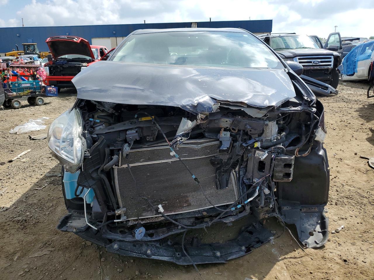 2015 Toyota Prius Two Серый vin: JTDKN3DU6F1916466