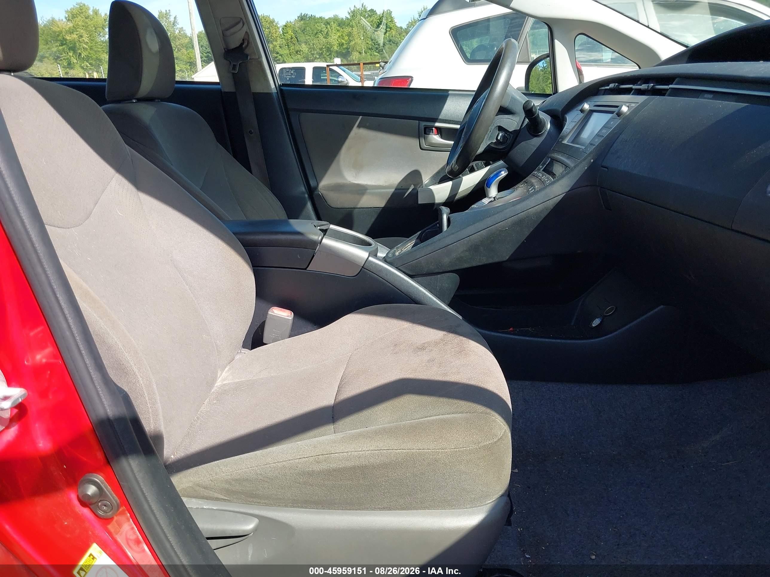 2015 Toyota Prius Two Красный vin: JTDKN3DU6F1919660