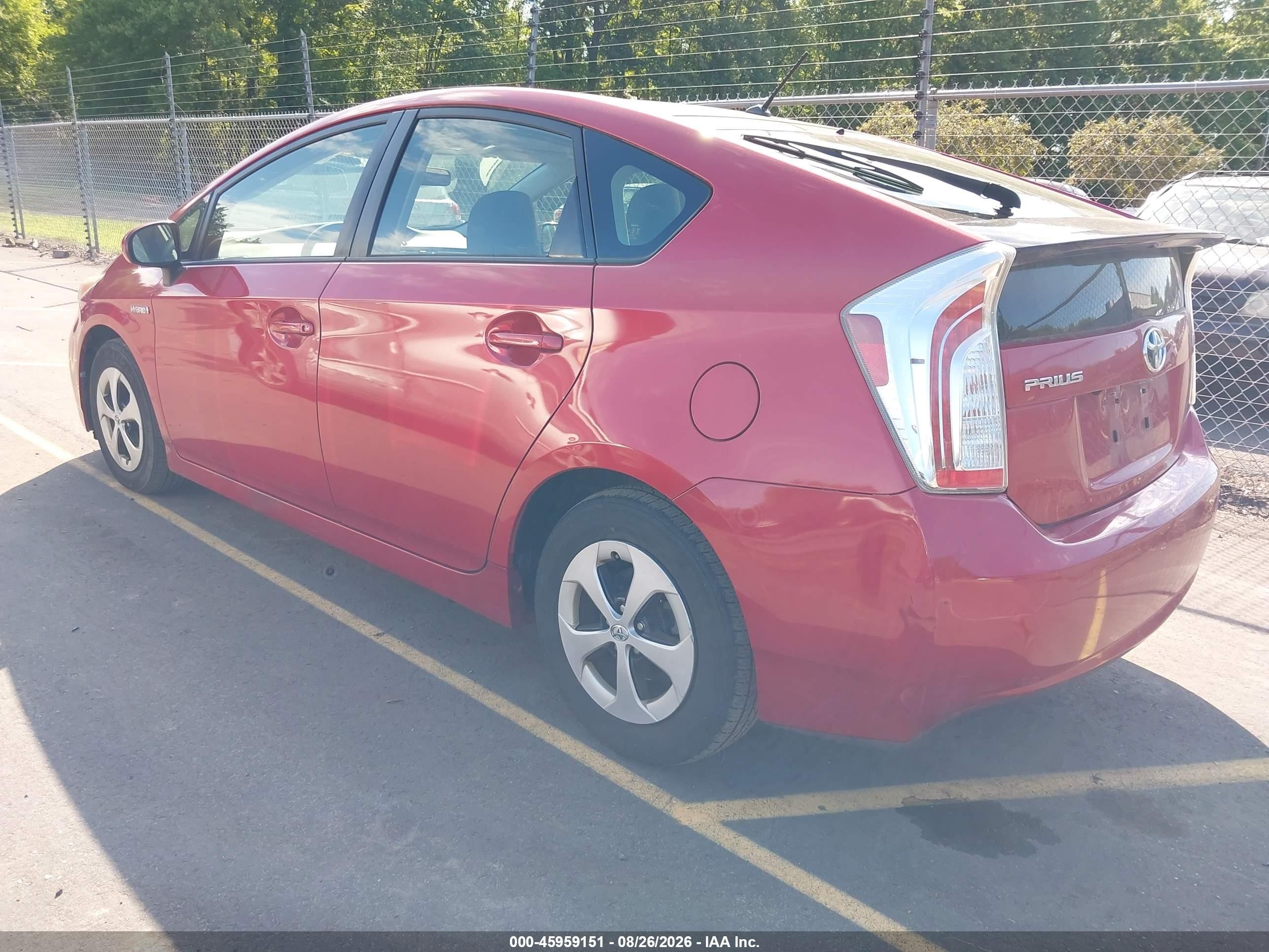2015 Toyota Prius Two Красный vin: JTDKN3DU6F1919660