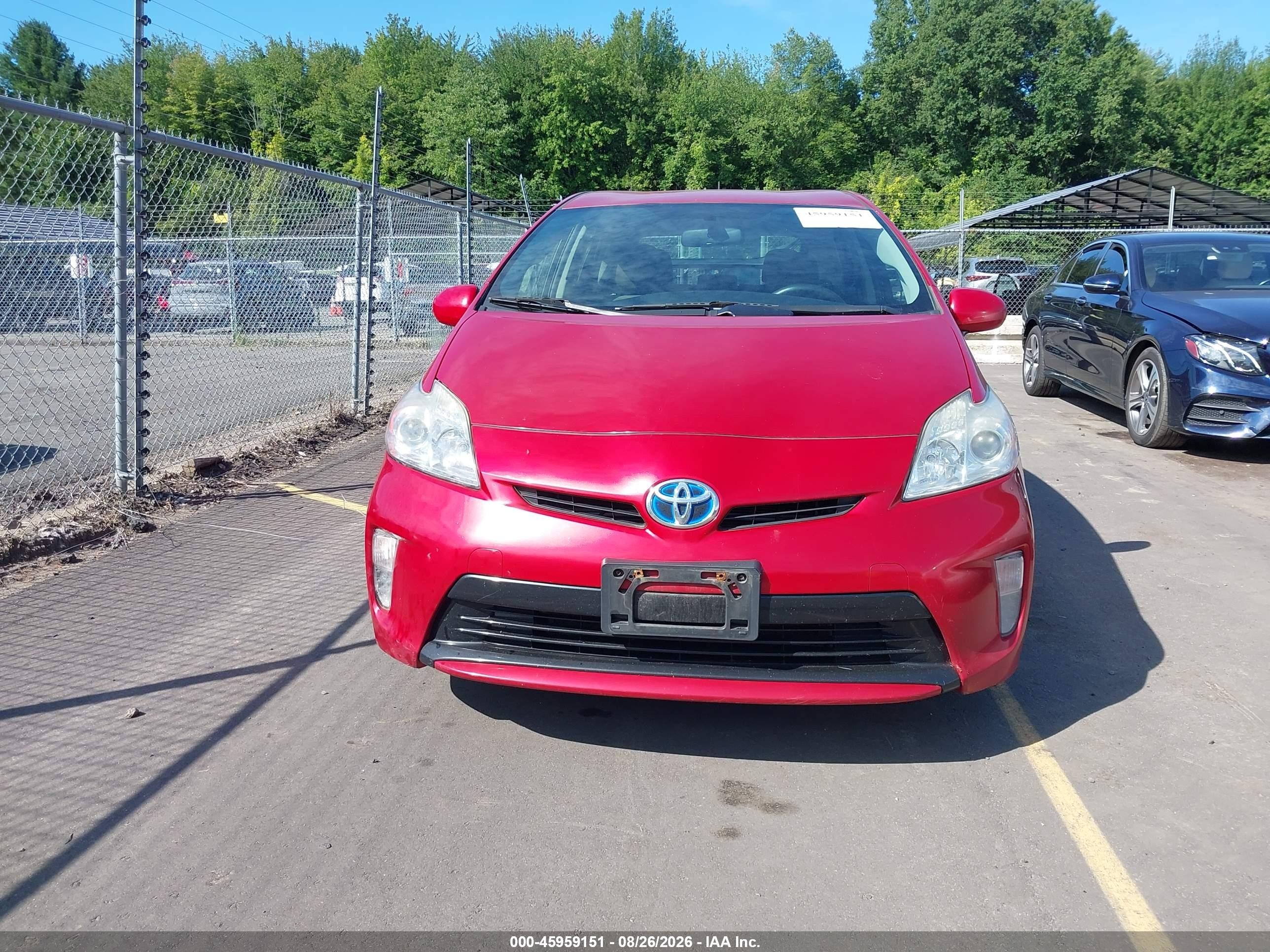 2015 Toyota Prius Two Красный vin: JTDKN3DU6F1919660