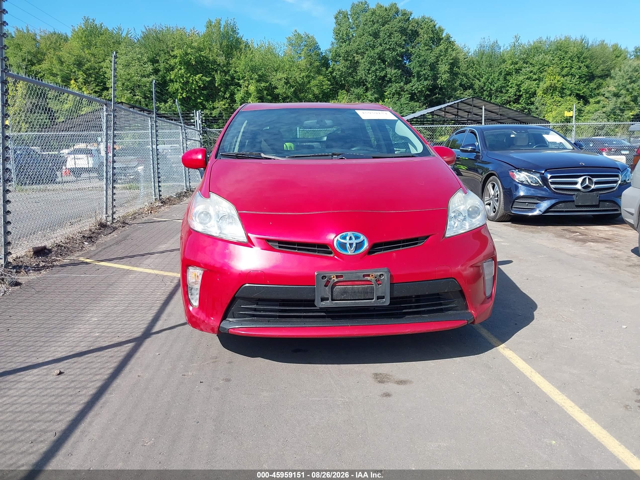 2015 Toyota Prius Two Красный vin: JTDKN3DU6F1919660