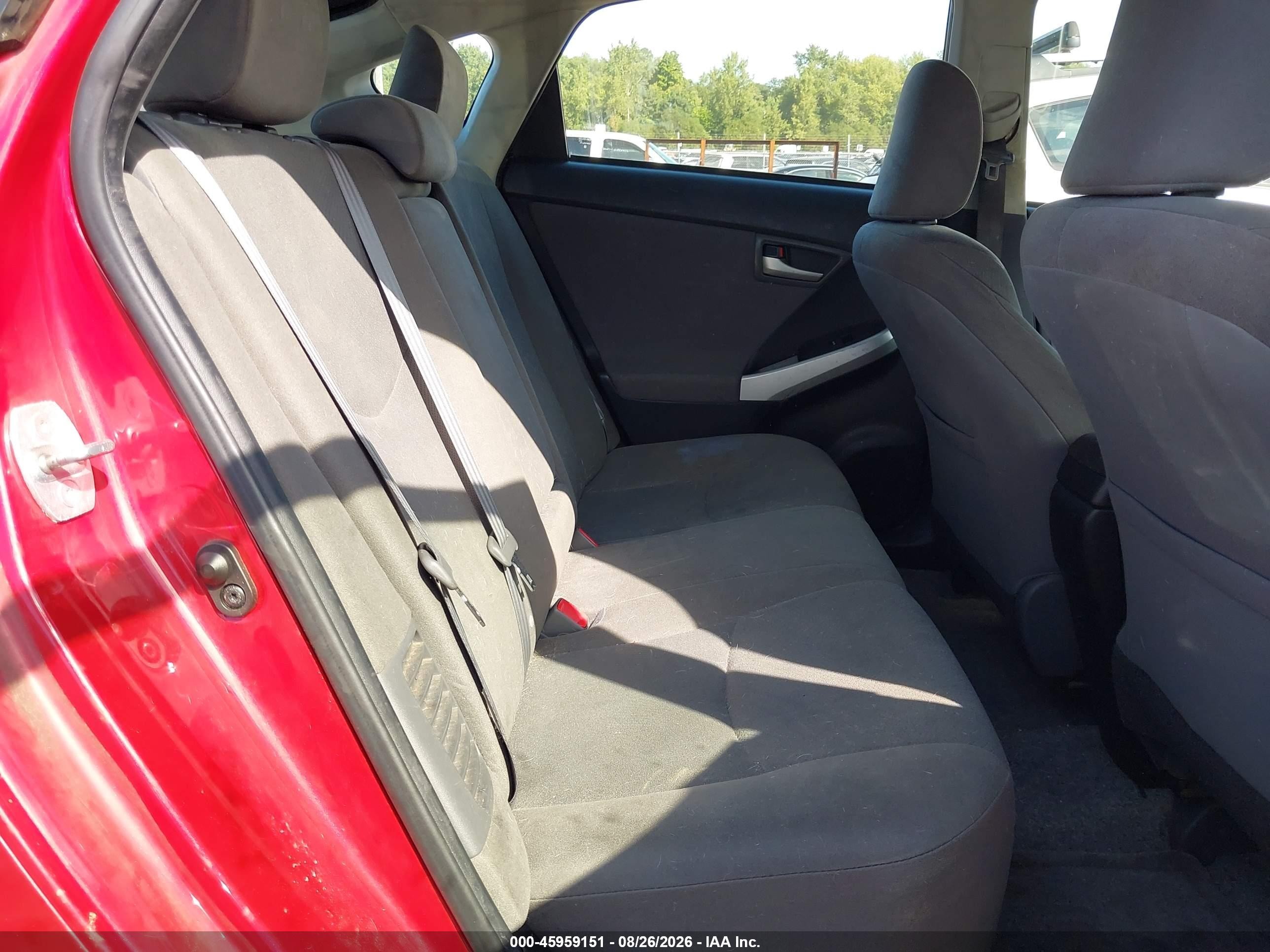 2015 Toyota Prius Two Красный vin: JTDKN3DU6F1919660