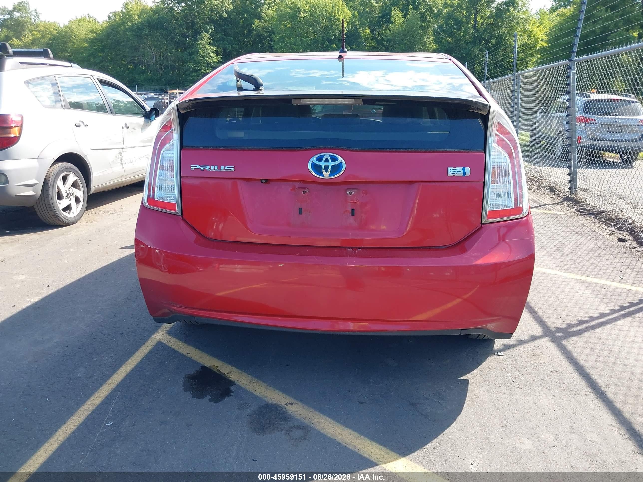 2015 Toyota Prius Two Красный vin: JTDKN3DU6F1919660
