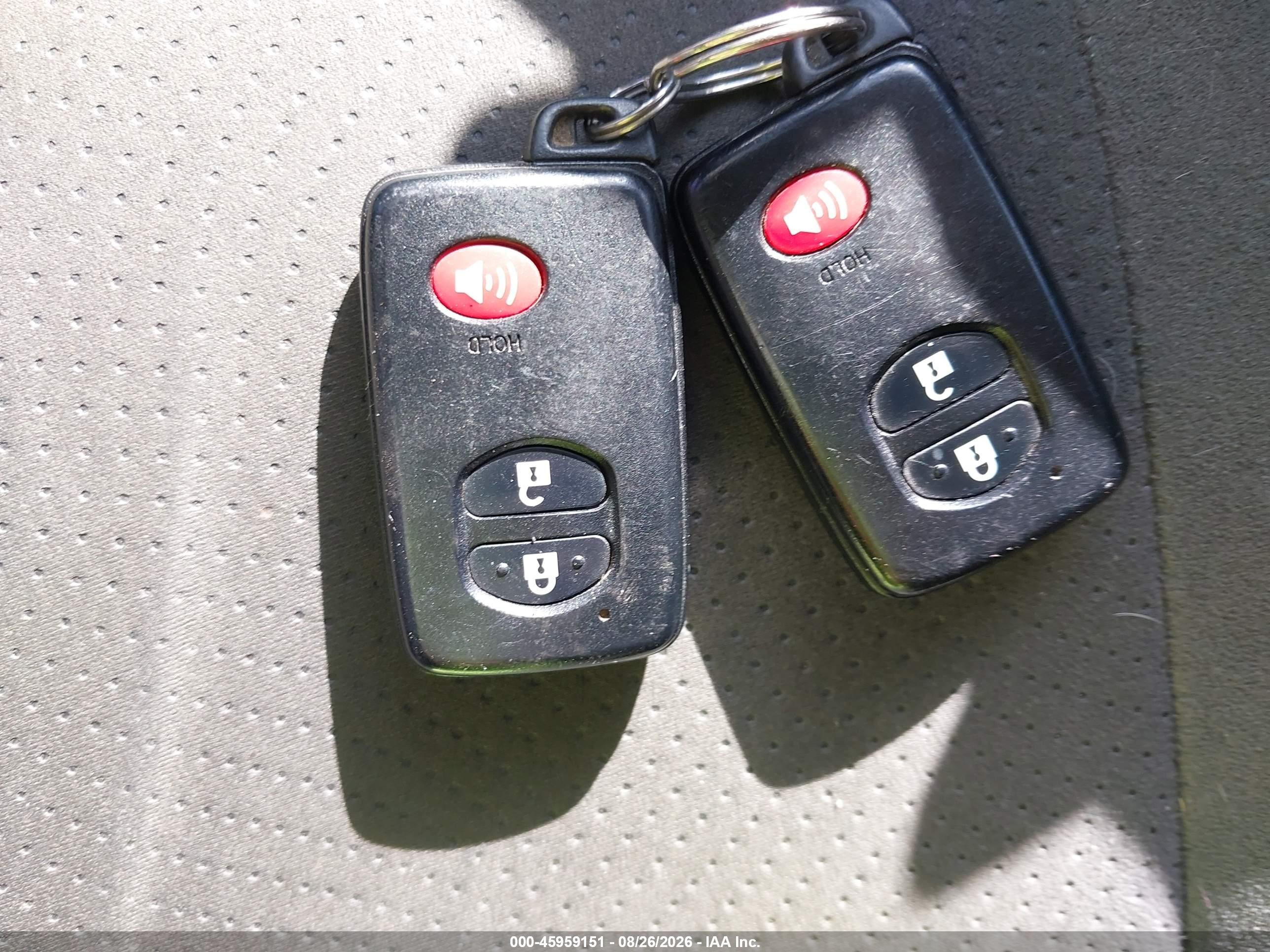 2015 Toyota Prius Two Красный vin: JTDKN3DU6F1919660