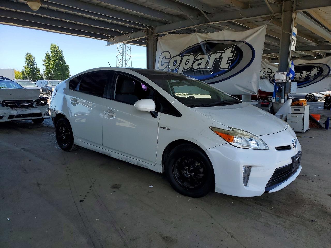 2015 Toyota Prius Three White vin: JTDKN3DU6F1927578