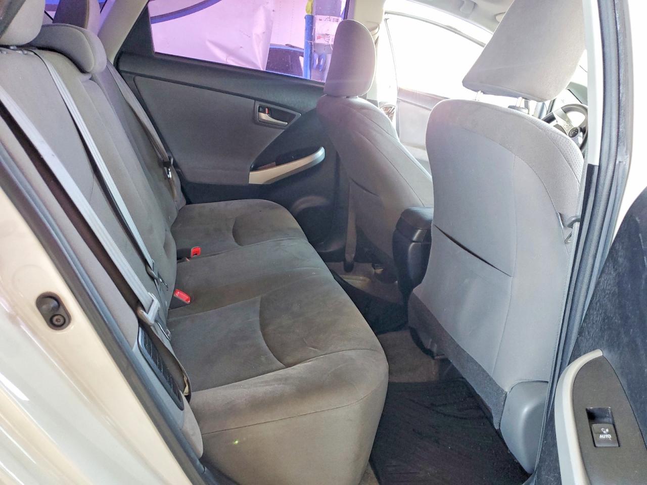 2015 Toyota Prius Three White vin: JTDKN3DU6F1927578