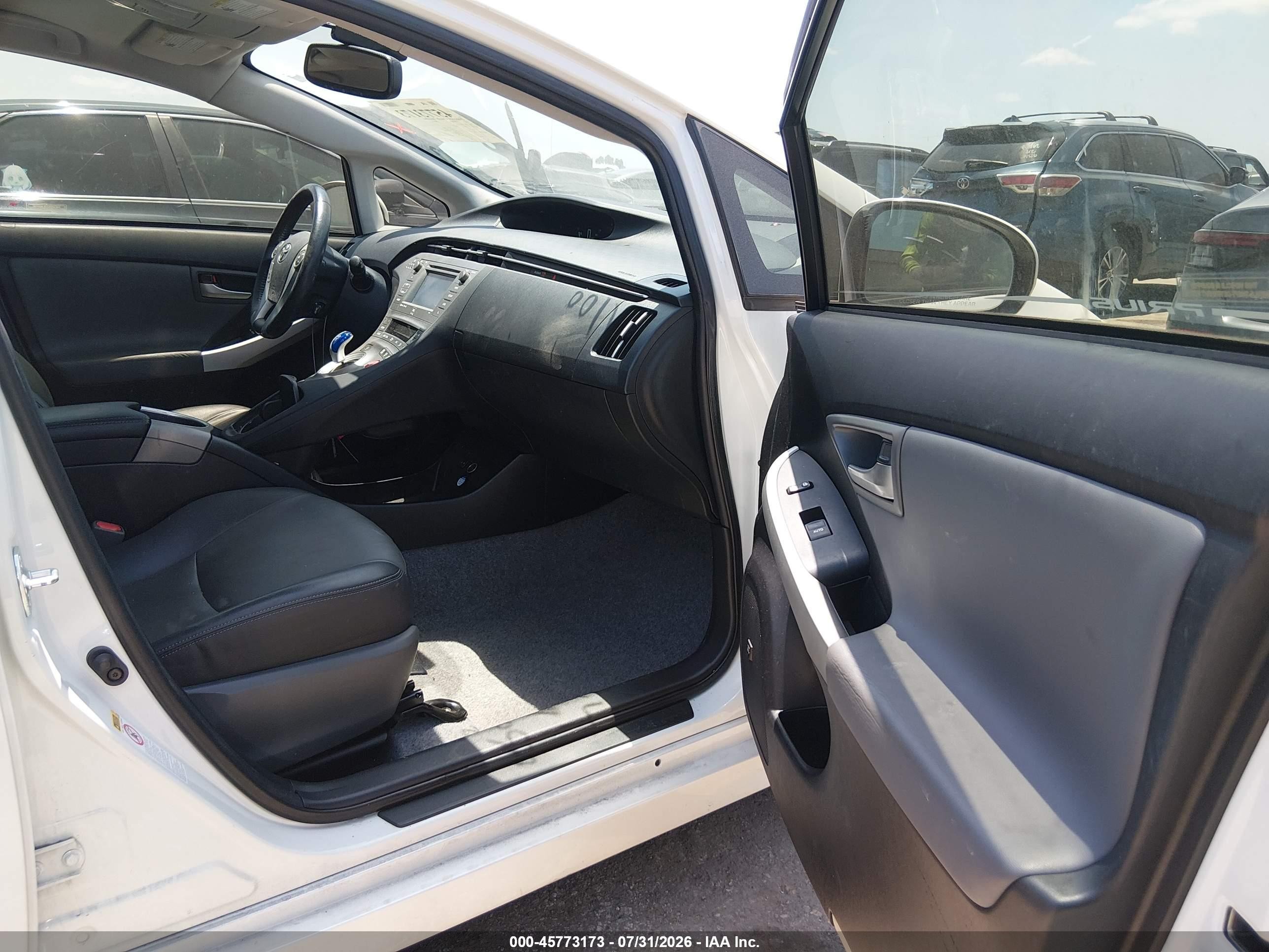 2015 Toyota Prius Four White vin: JTDKN3DU6F1931100